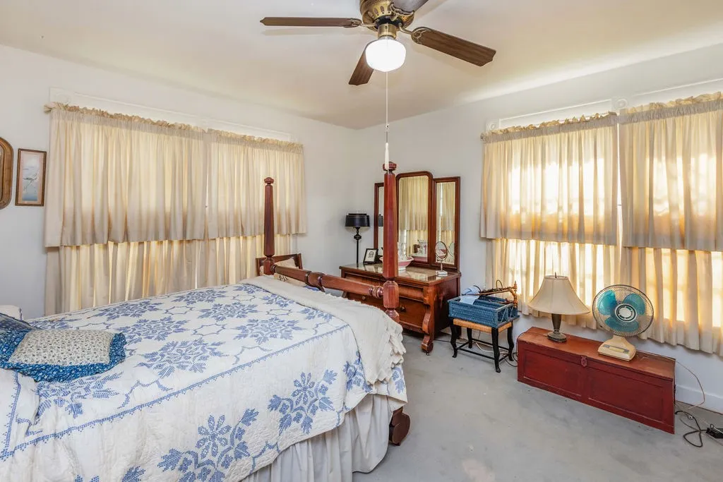 Single Family Residence For Sale in Fannin County , 701 5th Street, Honey Grove, Texas 75446, 4 Bedroom, 3 Bathroom, 2 Garage spaces, 2,639 Sqft, built in 1941, Preowned, Price $325,000, mls#21003722, Real Estate Agent in Honey Grove, Homes For Sale in Fannin county, Homes For Sale in Honey Grove, Realtor in Honey Grove Texas, Real Estate Brokerage Independent Realty Texas, Luminita Cordes Realtor