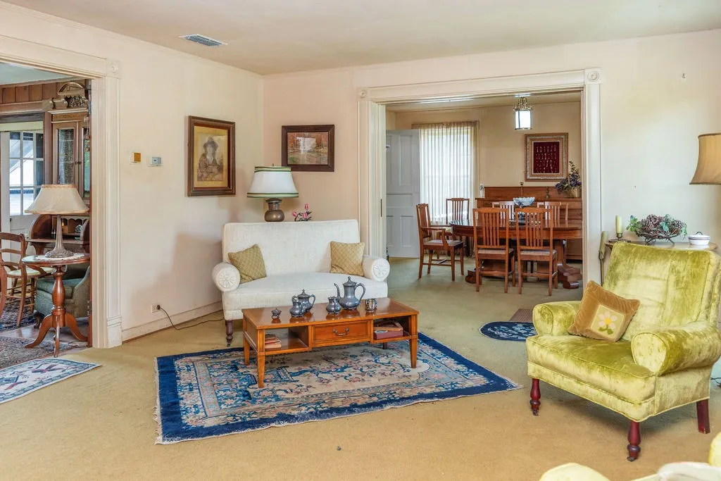 Single Family Residence For Sale in Fannin County , 701 5th Street, Honey Grove, Texas 75446, 4 Bedroom, 3 Bathroom, 2 Garage spaces, 2,639 Sqft, built in 1941, Preowned, Price $325,000, mls#21003722, Real Estate Agent in Honey Grove, Homes For Sale in Fannin county, Homes For Sale in Honey Grove, Realtor in Honey Grove Texas, Real Estate Brokerage Independent Realty Texas, Luminita Cordes Realtor