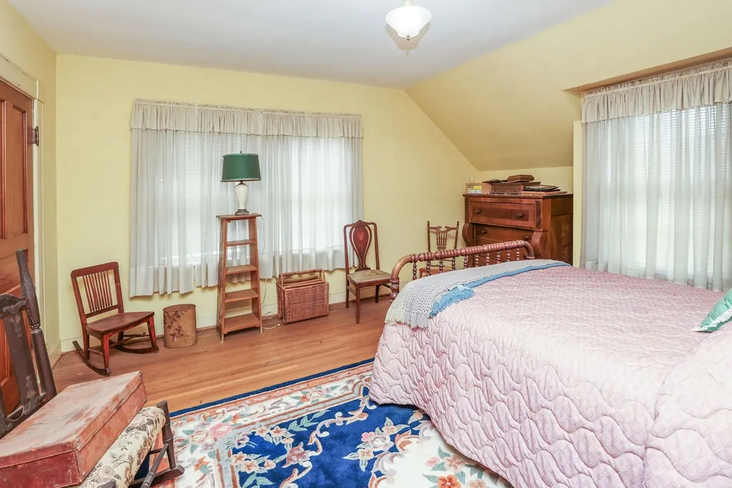 Single Family Residence For Sale in Fannin County , 701 5th Street, Honey Grove, Texas 75446, 4 Bedroom, 3 Bathroom, 2 Garage spaces, 2,639 Sqft, built in 1941, Preowned, Price $325,000, mls#21003722, Real Estate Agent in Honey Grove, Homes For Sale in Fannin county, Homes For Sale in Honey Grove, Realtor in Honey Grove Texas, Real Estate Brokerage Independent Realty Texas, Luminita Cordes Realtor