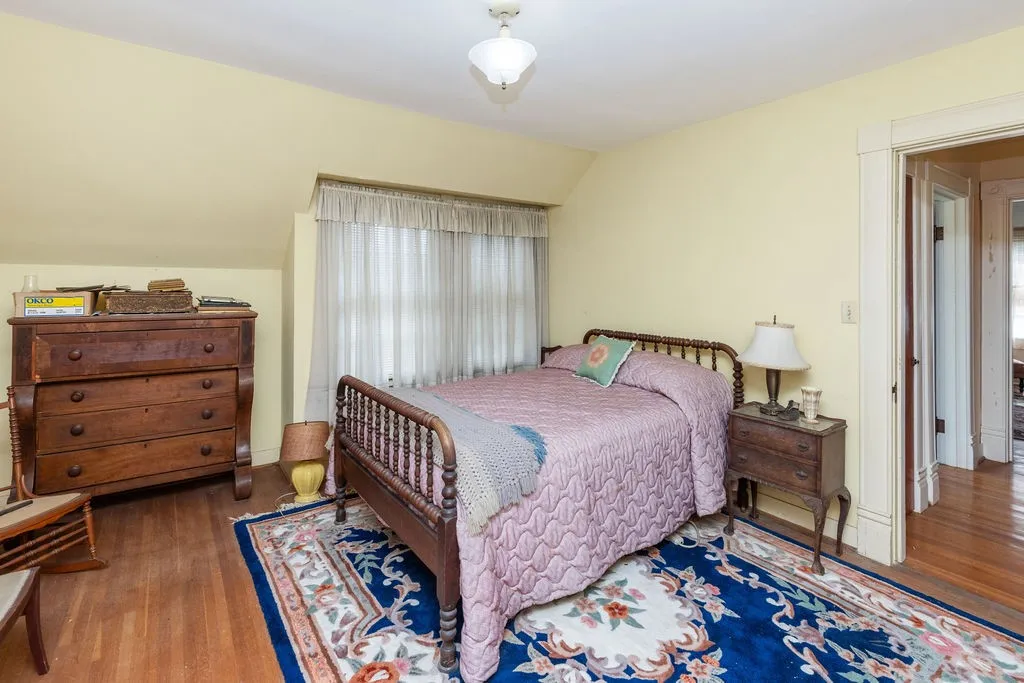 Single Family Residence For Sale in Fannin County , 701 5th Street, Honey Grove, Texas 75446, 4 Bedroom, 3 Bathroom, 2 Garage spaces, 2,639 Sqft, built in 1941, Preowned, Price $325,000, mls#21003722, Real Estate Agent in Honey Grove, Homes For Sale in Fannin county, Homes For Sale in Honey Grove, Realtor in Honey Grove Texas, Real Estate Brokerage Independent Realty Texas, Luminita Cordes Realtor