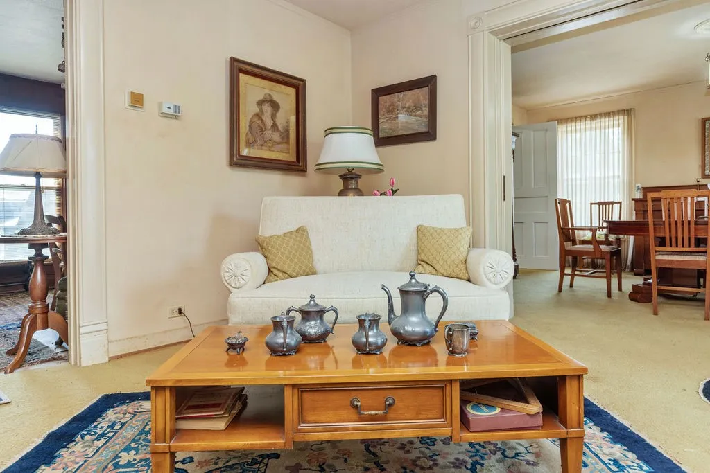 Single Family Residence For Sale in Fannin County , 701 5th Street, Honey Grove, Texas 75446, 4 Bedroom, 3 Bathroom, 2 Garage spaces, 2,639 Sqft, built in 1941, Preowned, Price $325,000, mls#21003722, Real Estate Agent in Honey Grove, Homes For Sale in Fannin county, Homes For Sale in Honey Grove, Realtor in Honey Grove Texas, Real Estate Brokerage Independent Realty Texas, Luminita Cordes Realtor