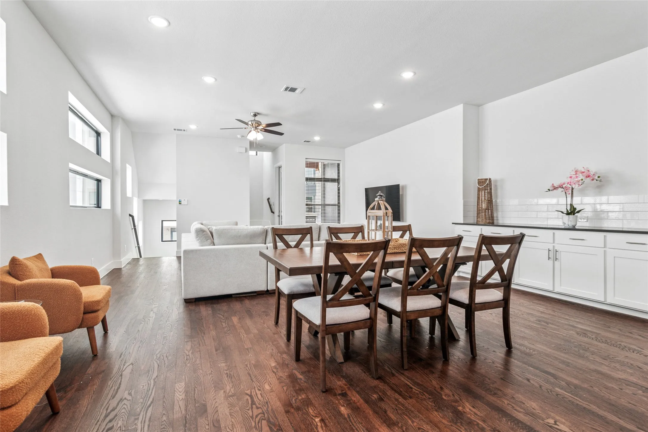 Single Family Residence For Sale in Dallas County , 510 Winners Circle, Rowlett, Texas 75088, 3 Bedroom, 4 Bathroom, 2 Garage spaces, 2,416 Sqft, built in 2023, mls#21005776, Real Estate Agent in Rowlett, Homes For Sale in Dallas county, Homes For Sale in Rowlett, Realtor in Rowlett Texas, Real Estate Brokerage Independent Realty Texas, Luminita Cordes Realtor