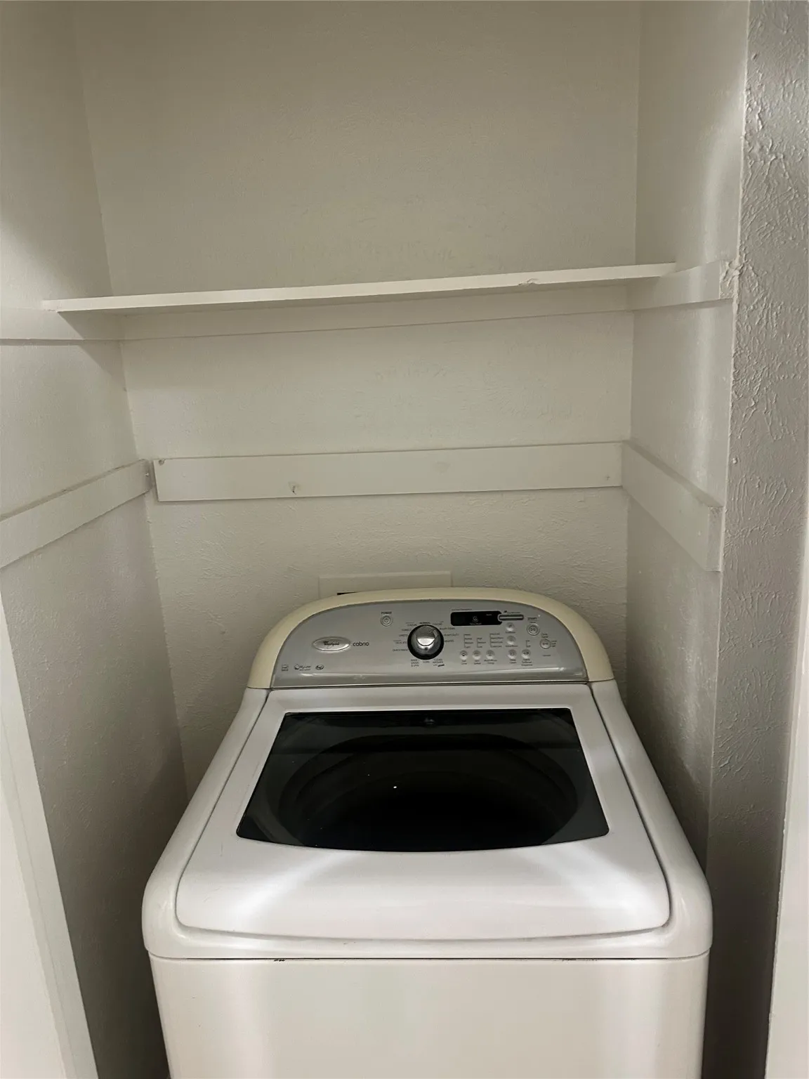 Laundry room with washer / dryer