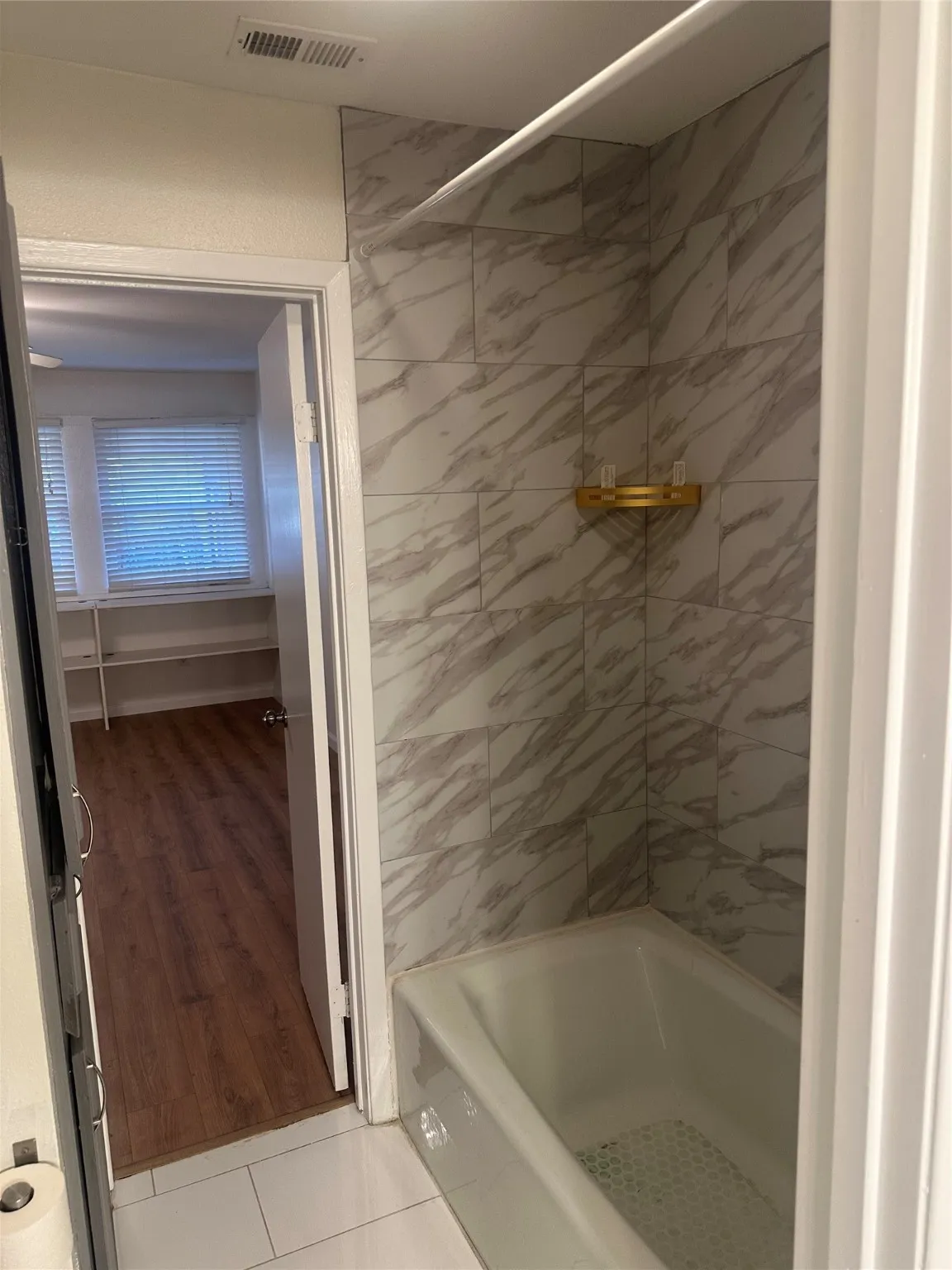 Bathroom with tub / shower combination