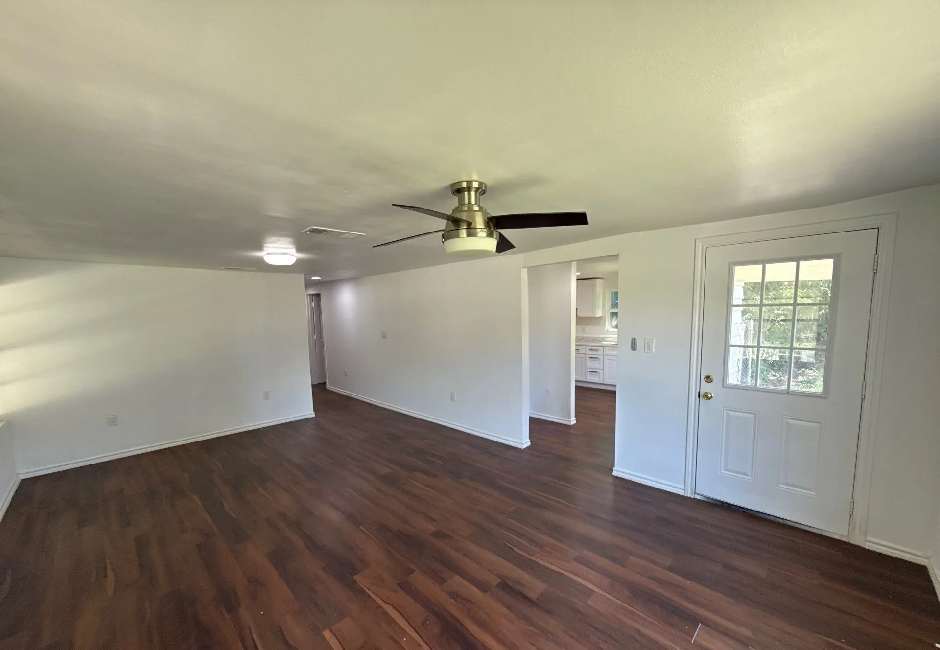 Single Family Residence For Sale in Grayson County , 711 Dubois Street, Denison, Texas 75020, 6 Bedroom, 3 Bathroom, Garage spaces, 2,682 Sqft, built in 1920, Preowned, mls#21005745, Real Estate Agent in Denison, Homes For Sale in Grayson county, Homes For Sale in Denison, Realtor in Denison Texas, Real Estate Brokerage Independent Realty Texas, Luminita Cordes Realtor