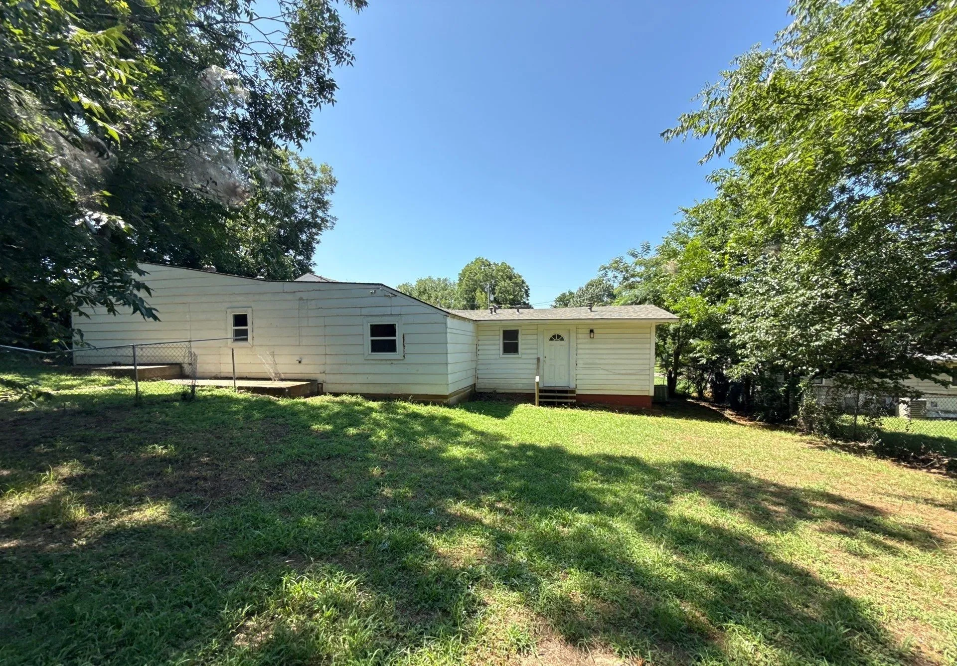 Rear view of property with entry​​‌​​​​‌​​‌‌​‌‌​​​‌‌​‌​‌​‌​​​‌​​ steps