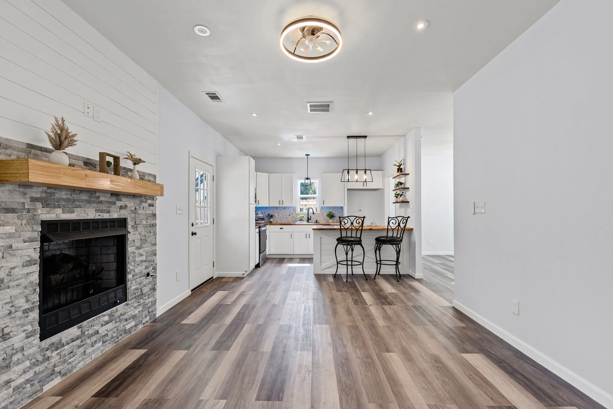 With gas fireplace.