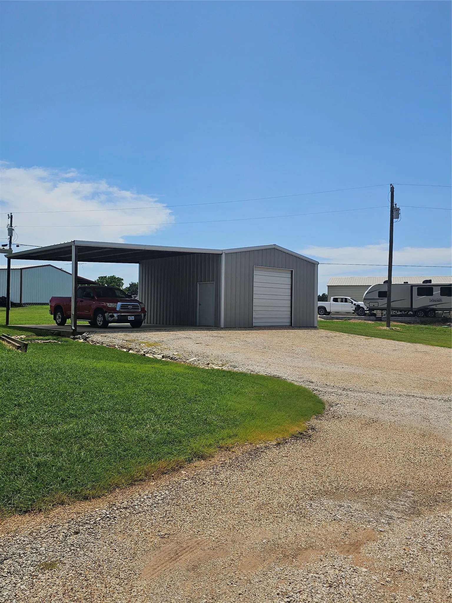 driveway in to shop building