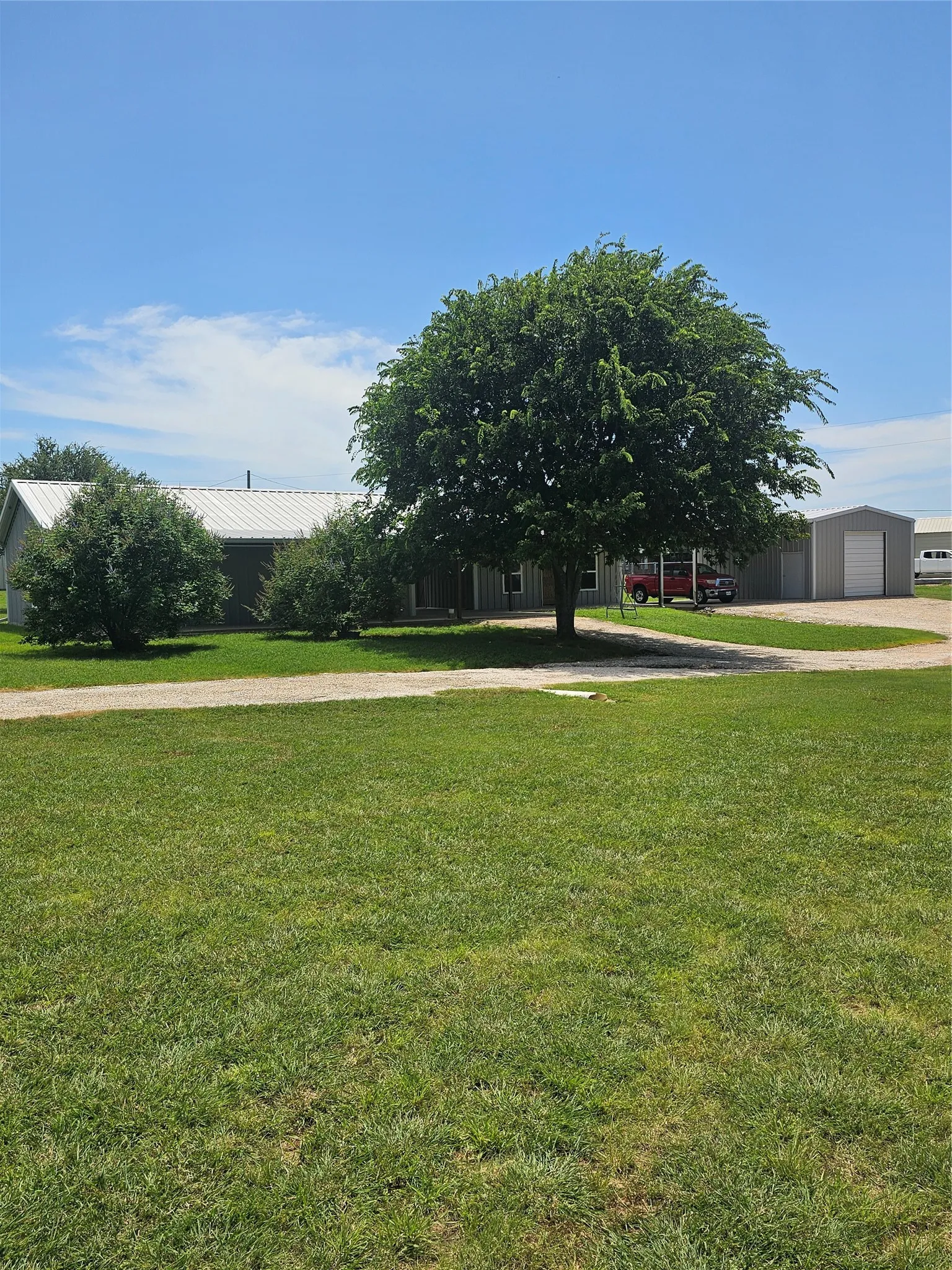 Single Family Residence For Sale in Hill County , 236 Deer Shadow Circle, Whitney, Texas 76692, 2 Bedroom, 2 Bathroom, 2 Garage spaces, 1,530 Sqft, built in 2018, mls#21006949, Real Estate Agent in Whitney, Homes For Sale in Hill county, Homes For Sale in Whitney, Realtor in Whitney Texas, Real Estate Brokerage Independent Realty Texas, Luminita Cordes Realtor