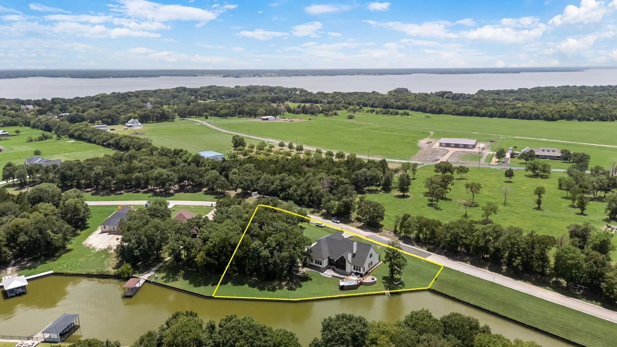 Single Family Residence For Sale in Navarro County , 715 Hatteras Drive, Corsicana, Texas 75109, 4 Bedroom, 4 Bathroom, 2 Garage spaces, 3,615 Sqft, built in 2019, mls#20983987, Real Estate Agent in Corsicana, Homes For Sale in Navarro county, Homes For Sale in Corsicana, Realtor in Corsicana Texas, Real Estate Brokerage Independent Realty Texas, Luminita Cordes Realtor