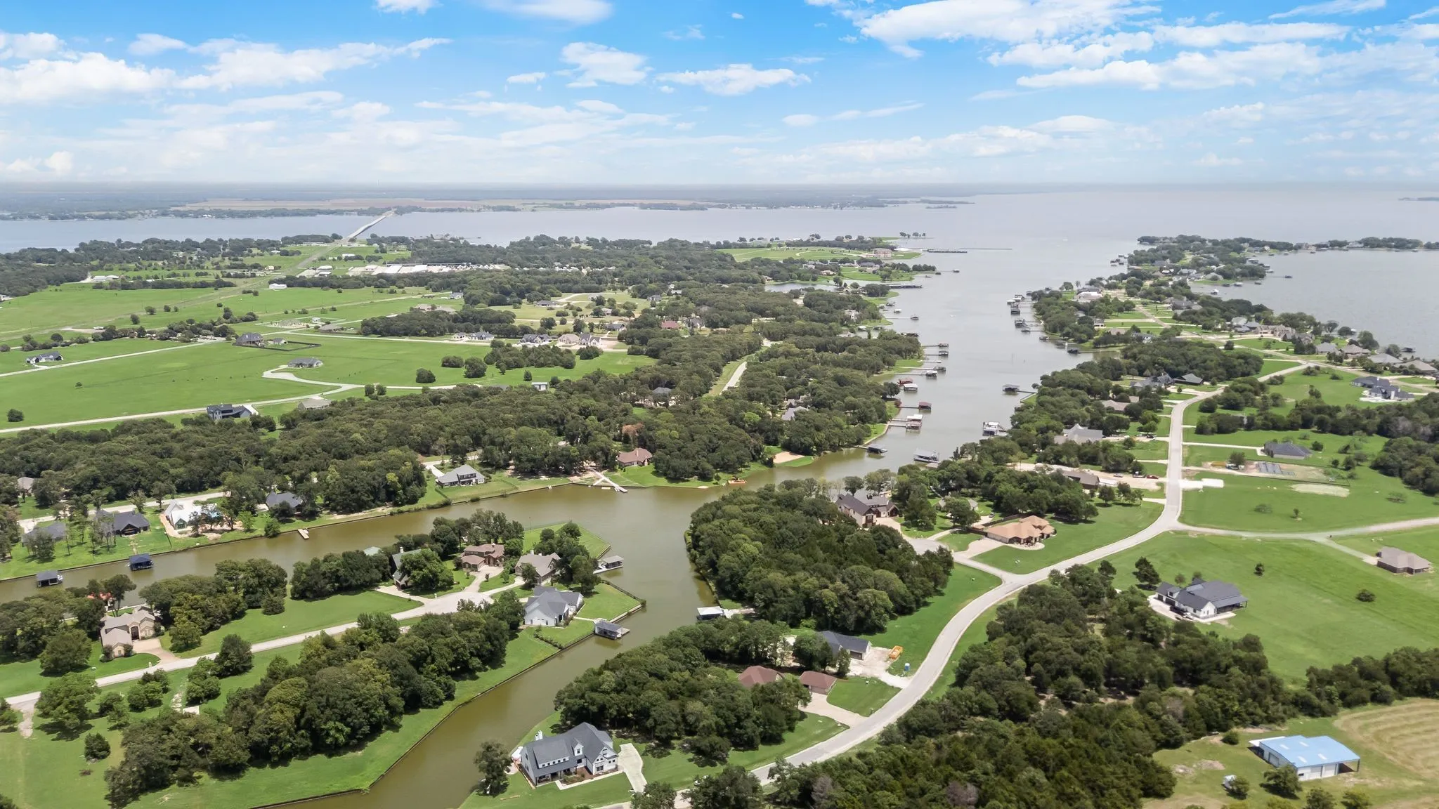 Single Family Residence For Sale in Navarro County , 715 Hatteras Drive, Corsicana, Texas 75109, 4 Bedroom, 4 Bathroom, 2 Garage spaces, 3,615 Sqft, built in 2019, mls#20983987, Real Estate Agent in Corsicana, Homes For Sale in Navarro county, Homes For Sale in Corsicana, Realtor in Corsicana Texas, Real Estate Brokerage Independent Realty Texas, Luminita Cordes Realtor