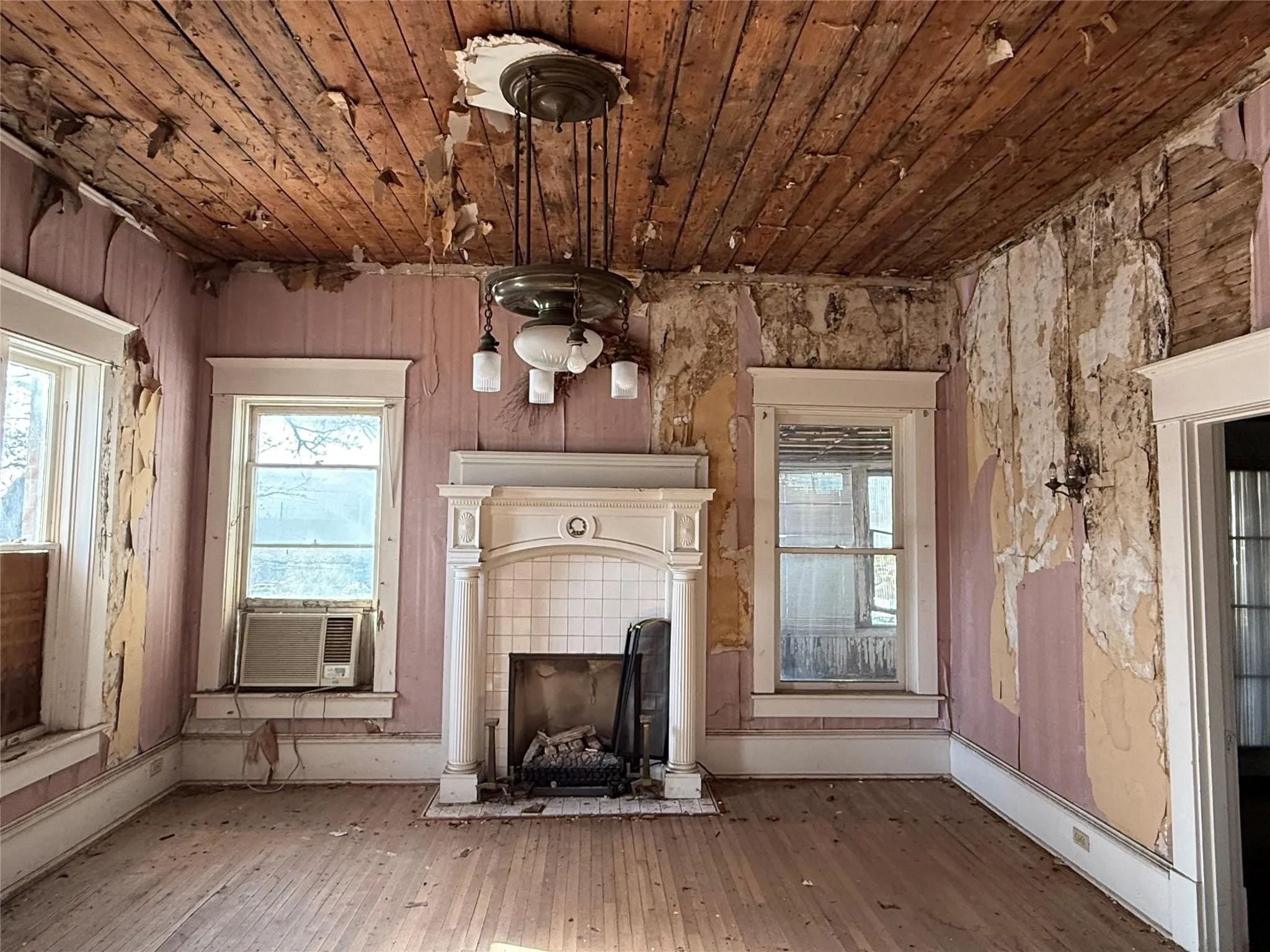 For Sale in Palo Pinto County , 207A NW 4th Avenue, Mineral Wells, Texas 76067, 5 Bedrooms, 4 Bathrooms, Garage spaces, 0 Sqft, built in 1911, Preowned, Price $549,000, mls#21007300, Real Estate Agent in Mineral Wells, Homes For Sale in Palo Pinto county, Homes For Sale in Mineral Wells, Realtor in Mineral Wells Texas, Real Estate Brokerage Independent Realty Texas, Luminita Cordes Realtor