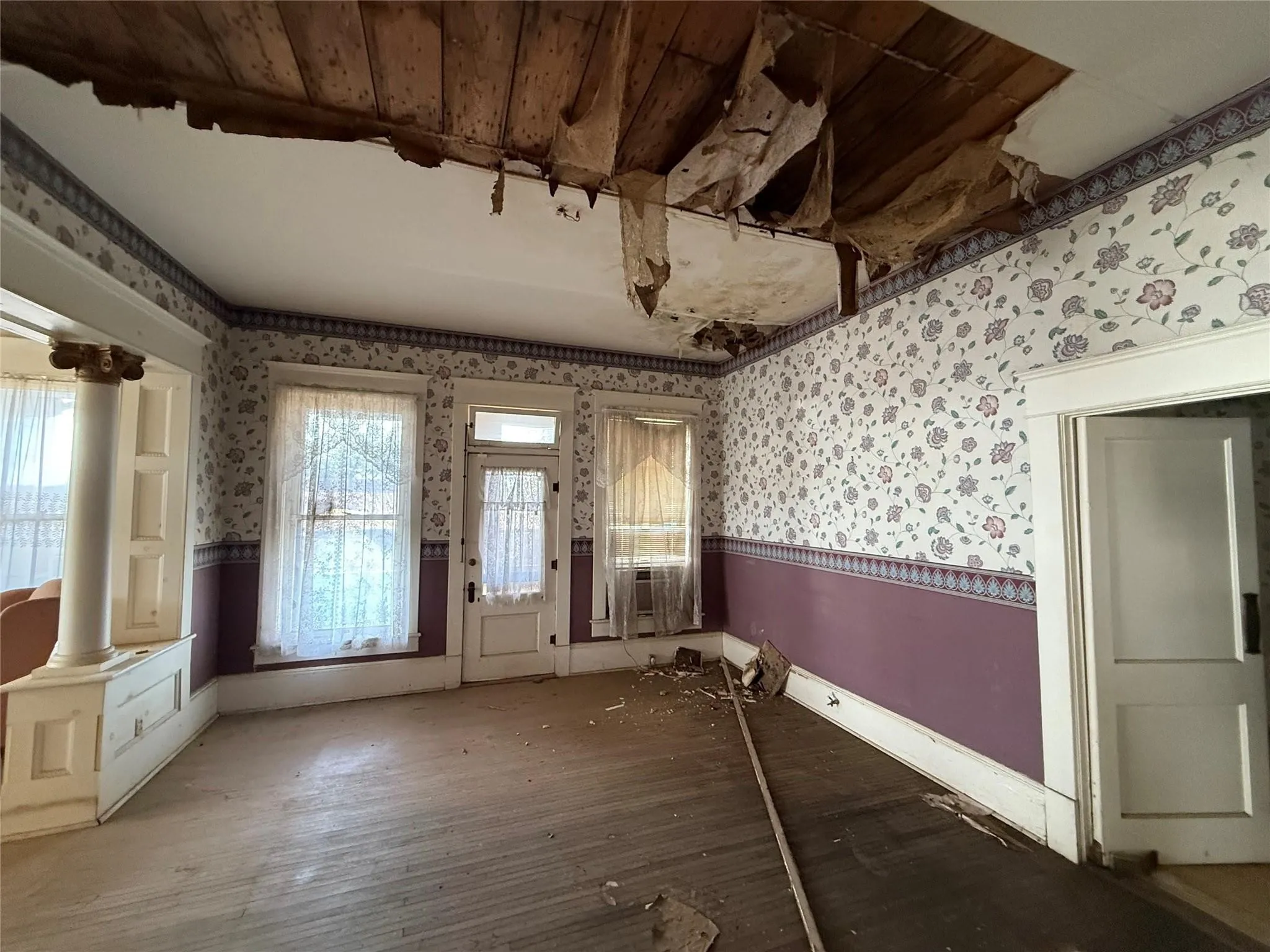 For Sale in Palo Pinto County , 207A NW 4th Avenue, Mineral Wells, Texas 76067, 5 Bedrooms, 4 Bathrooms, Garage spaces, 0 Sqft, built in 1911, Preowned, Price $549,000, mls#21007300, Real Estate Agent in Mineral Wells, Homes For Sale in Palo Pinto county, Homes For Sale in Mineral Wells, Realtor in Mineral Wells Texas, Real Estate Brokerage Independent Realty Texas, Luminita Cordes Realtor
