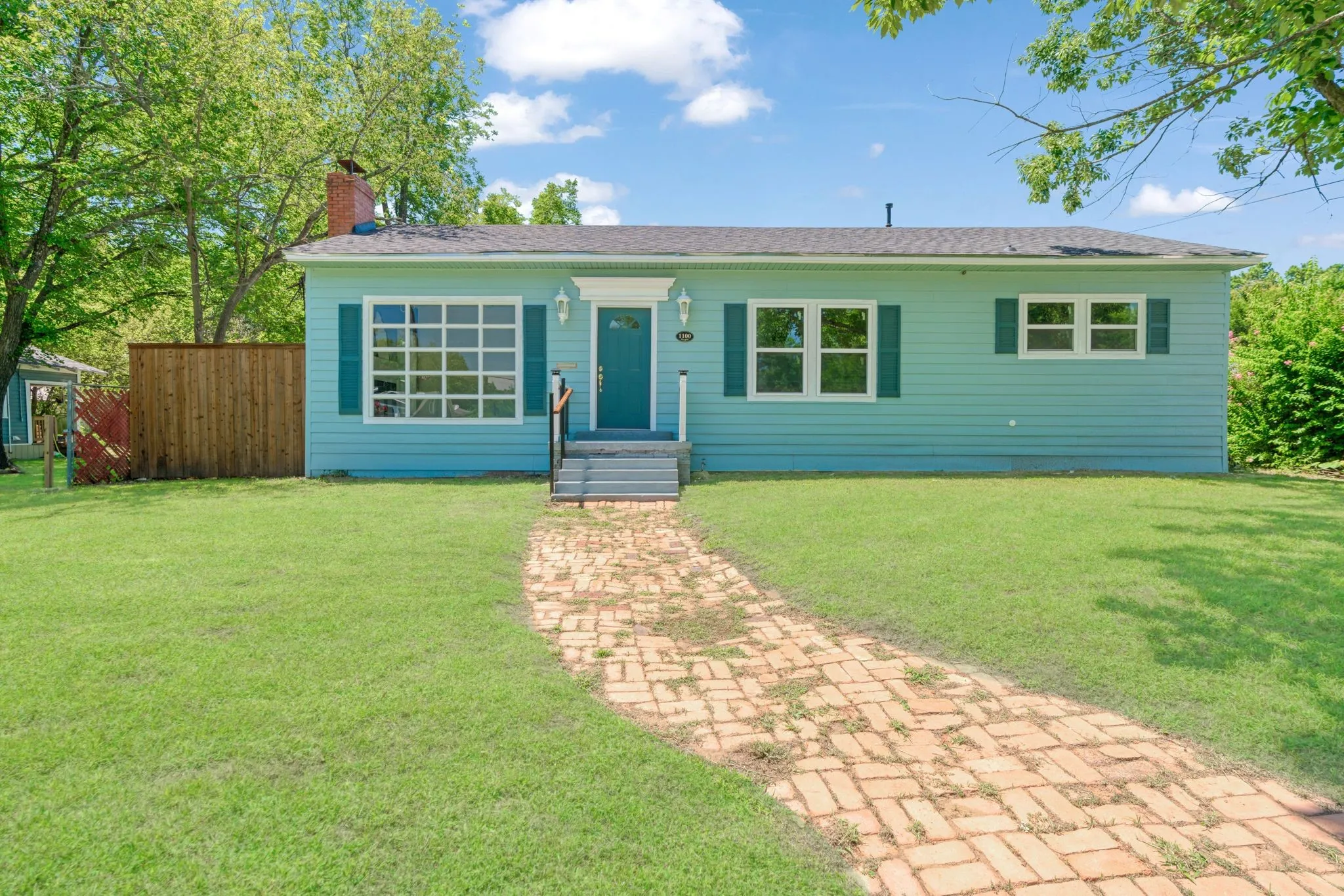 Single Family Residence For Sale in Lamar County , 1100 Pine Bluff, Paris, Texas 75460, 3 Bedrooms, 2 Bathrooms, Garage spaces, 1,448 Sqft, built in 0, Price $159,000, mls#21007926, Real Estate Agent in Paris, Homes For Sale in Lamar county, Homes For Sale in Paris, Realtor in Paris Texas, Real Estate Brokerage Independent Realty Texas, Luminita Cordes Realtor