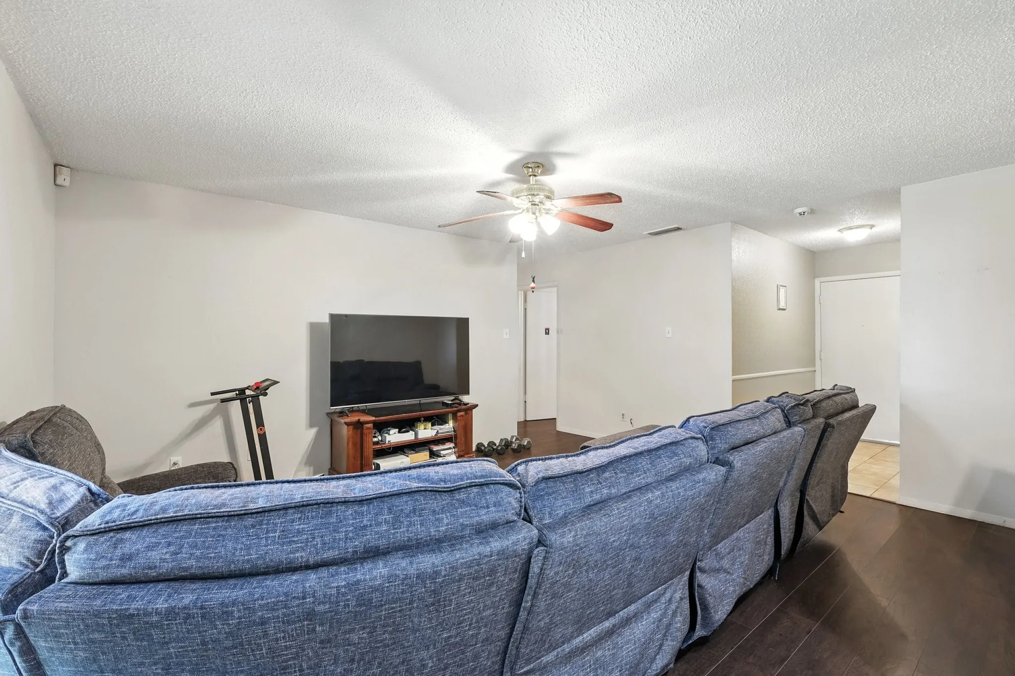 Single Family Residence For Sale in Dallas County , 325 Hastings Drive, Cedar Hill, Texas 75104, 3 Bedroom, 2 Bathroom, 2 Garage spaces, 1,255 Sqft, built in 1970, mls#21011467, Real Estate Agent in Cedar Hill, Homes For Sale in Dallas county, Homes For Sale in Cedar Hill, Realtor in Cedar Hill Texas, Real Estate Brokerage Independent Realty Texas, Luminita Cordes Realtor