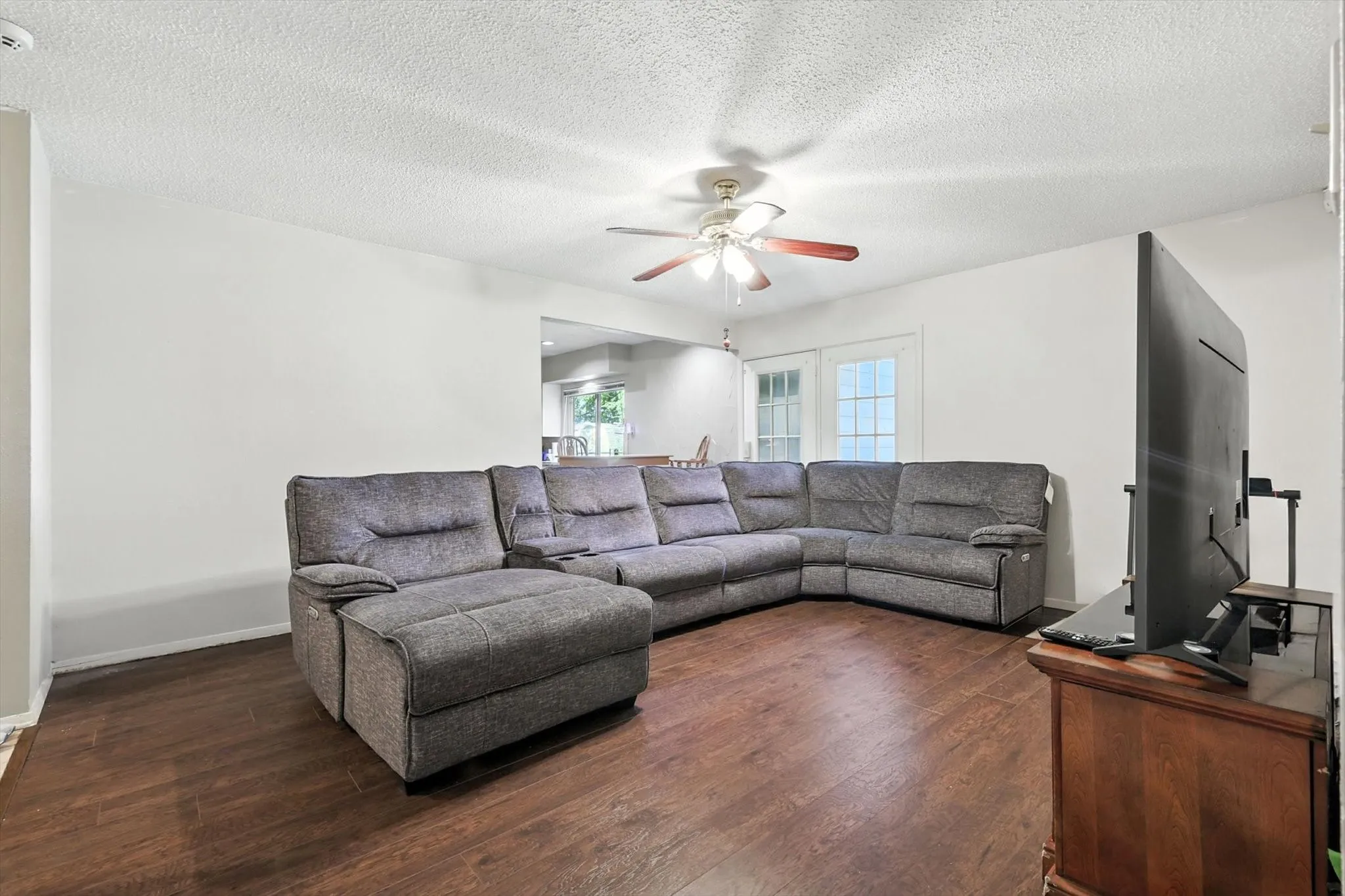 Single Family Residence For Sale in Dallas County , 325 Hastings Drive, Cedar Hill, Texas 75104, 3 Bedroom, 2 Bathroom, 2 Garage spaces, 1,255 Sqft, built in 1970, mls#21011467, Real Estate Agent in Cedar Hill, Homes For Sale in Dallas county, Homes For Sale in Cedar Hill, Realtor in Cedar Hill Texas, Real Estate Brokerage Independent Realty Texas, Luminita Cordes Realtor