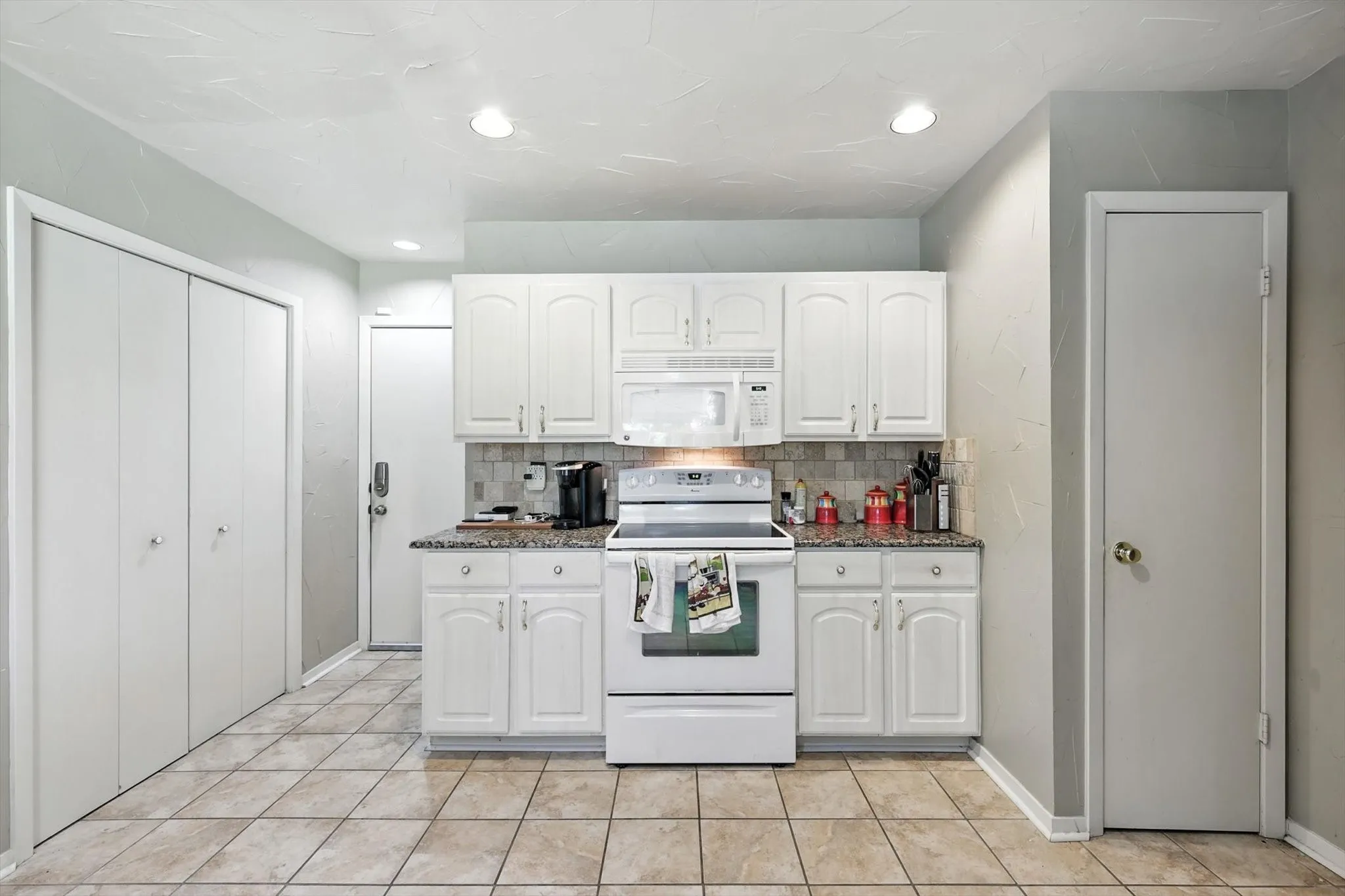 Single Family Residence For Sale in Dallas County , 325 Hastings Drive, Cedar Hill, Texas 75104, 3 Bedroom, 2 Bathroom, 2 Garage spaces, 1,255 Sqft, built in 1970, mls#21011467, Real Estate Agent in Cedar Hill, Homes For Sale in Dallas county, Homes For Sale in Cedar Hill, Realtor in Cedar Hill Texas, Real Estate Brokerage Independent Realty Texas, Luminita Cordes Realtor