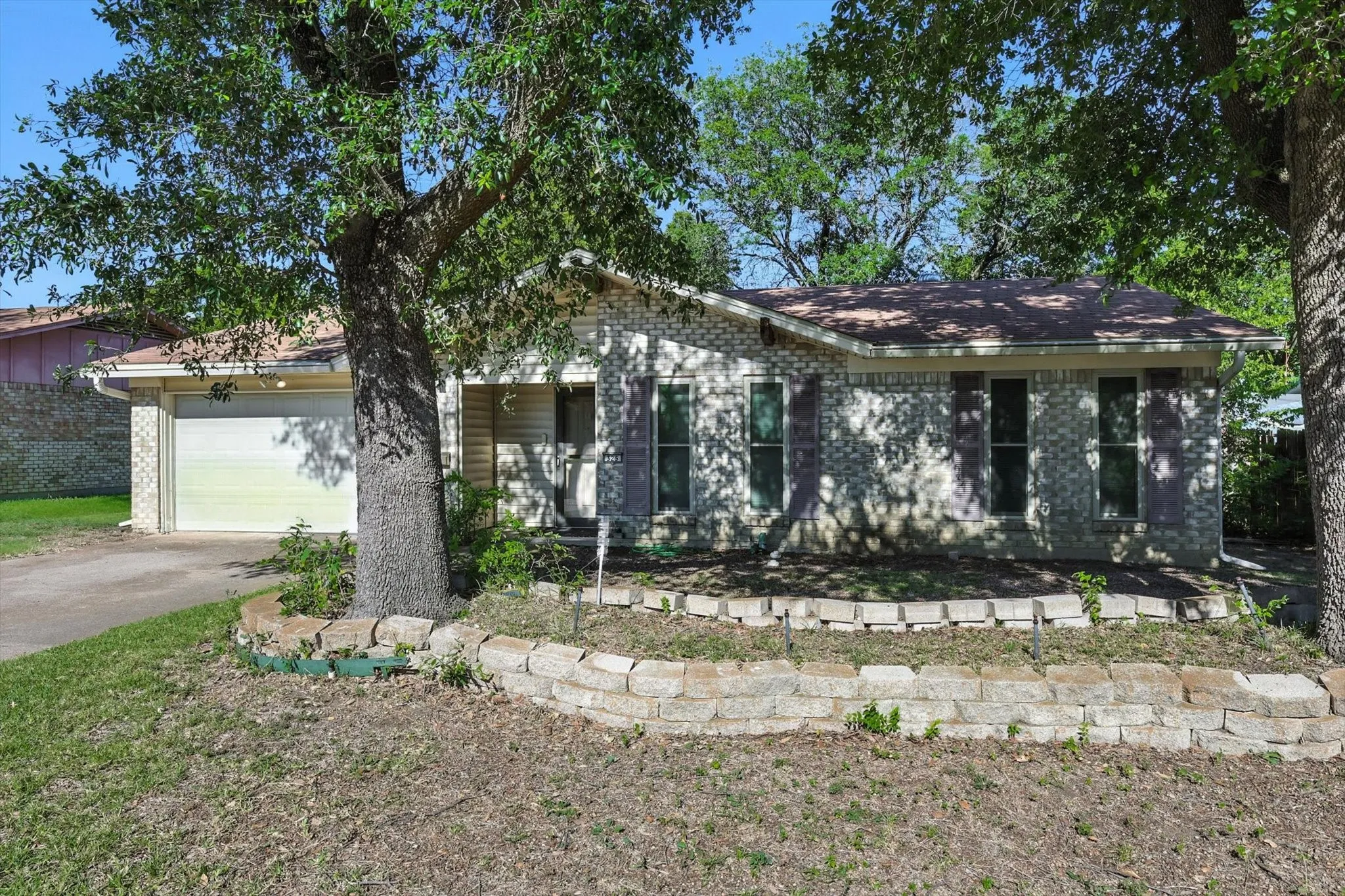 Single Family Residence For Sale in Dallas County , 325 Hastings Drive, Cedar Hill, Texas 75104, 3 Bedroom, 2 Bathroom, 2 Garage spaces, 1,255 Sqft, built in 1970, mls#21011467, Real Estate Agent in Cedar Hill, Homes For Sale in Dallas county, Homes For Sale in Cedar Hill, Realtor in Cedar Hill Texas, Real Estate Brokerage Independent Realty Texas, Luminita Cordes Realtor
