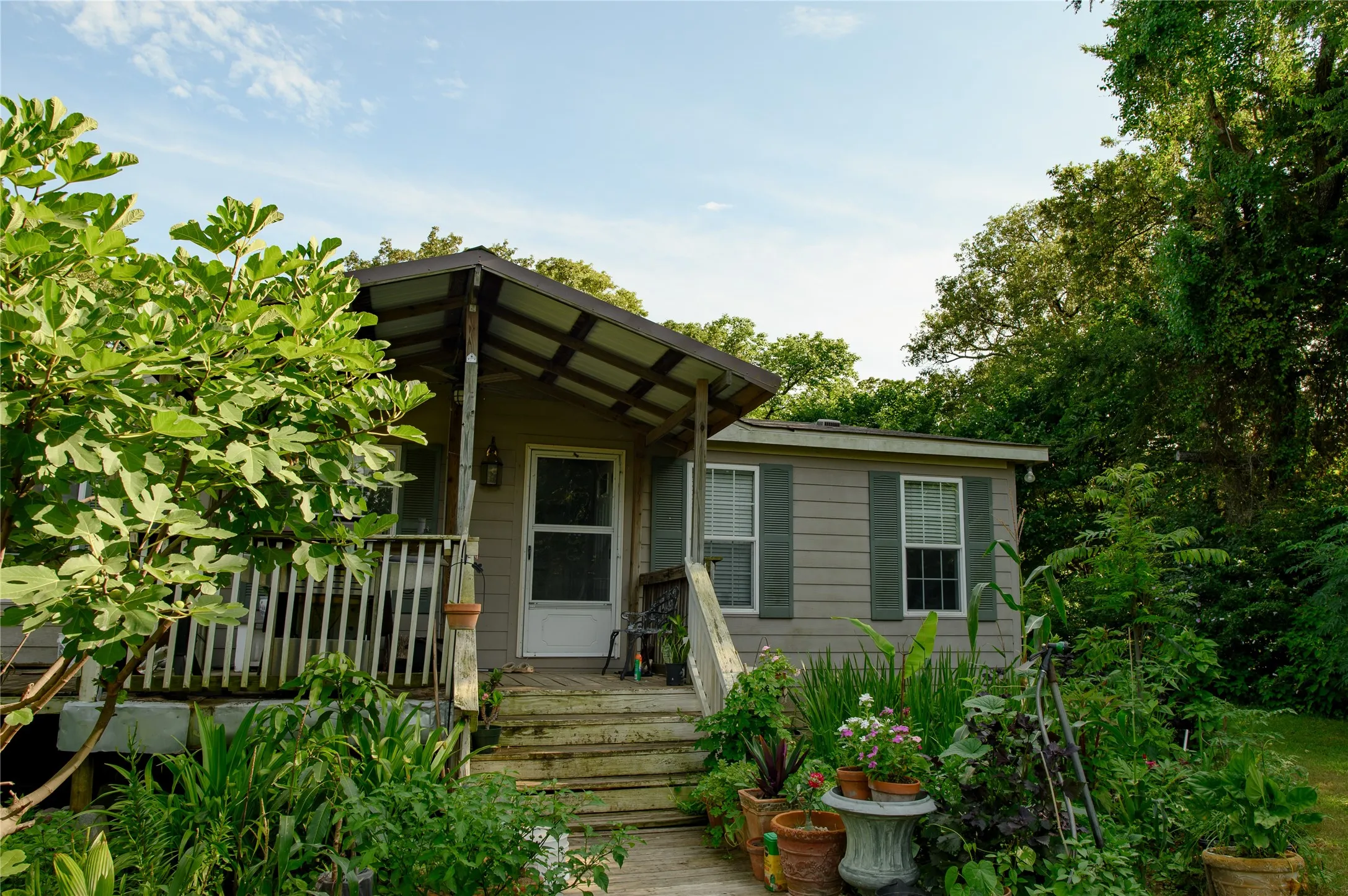 Manufactured Home For Sale in Grayson County , 1468 Cedar Mills Road, Gordonville, Texas 76245, 3 Bedroom, 2 Bathroom, Garage spaces, 2,368 Sqft, built in 2004, Price $314,999, mls#21011483, Real Estate Agent in Gordonville, Homes For Sale in Grayson county, Homes For Sale in Gordonville, Realtor in Gordonville Texas, Real Estate Brokerage Independent Realty Texas, Luminita Cordes Realtor