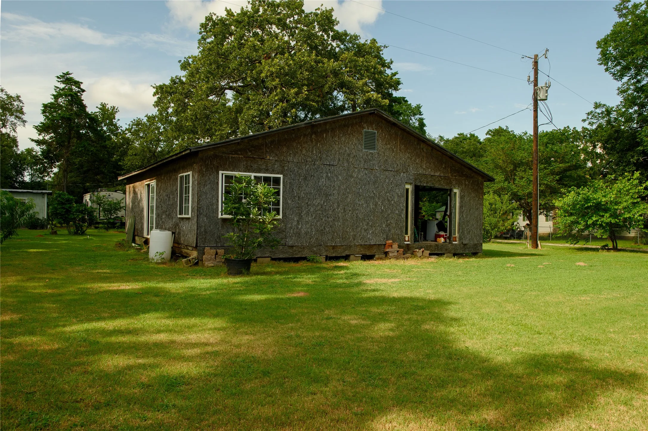 Manufactured Home For Sale in Grayson County , 1468 Cedar Mills Road, Gordonville, Texas 76245, 3 Bedroom, 2 Bathroom, Garage spaces, 2,368 Sqft, built in 2004, Price $314,999, mls#21011483, Real Estate Agent in Gordonville, Homes For Sale in Grayson county, Homes For Sale in Gordonville, Realtor in Gordonville Texas, Real Estate Brokerage Independent Realty Texas, Luminita Cordes Realtor