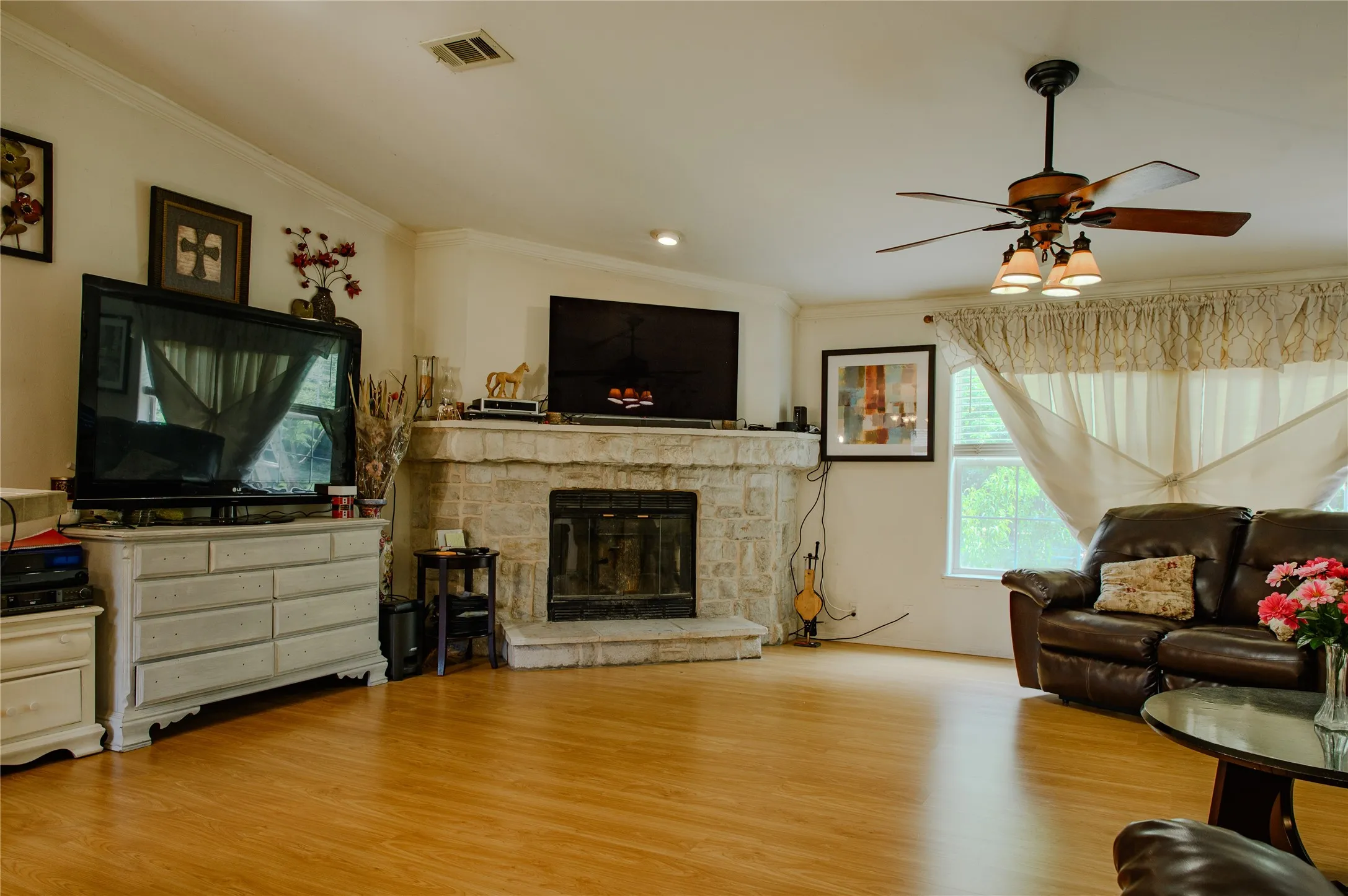 Manufactured Home For Sale in Grayson County , 1468 Cedar Mills Road, Gordonville, Texas 76245, 3 Bedroom, 2 Bathroom, Garage spaces, 2,368 Sqft, built in 2004, Price $314,999, mls#21011483, Real Estate Agent in Gordonville, Homes For Sale in Grayson county, Homes For Sale in Gordonville, Realtor in Gordonville Texas, Real Estate Brokerage Independent Realty Texas, Luminita Cordes Realtor