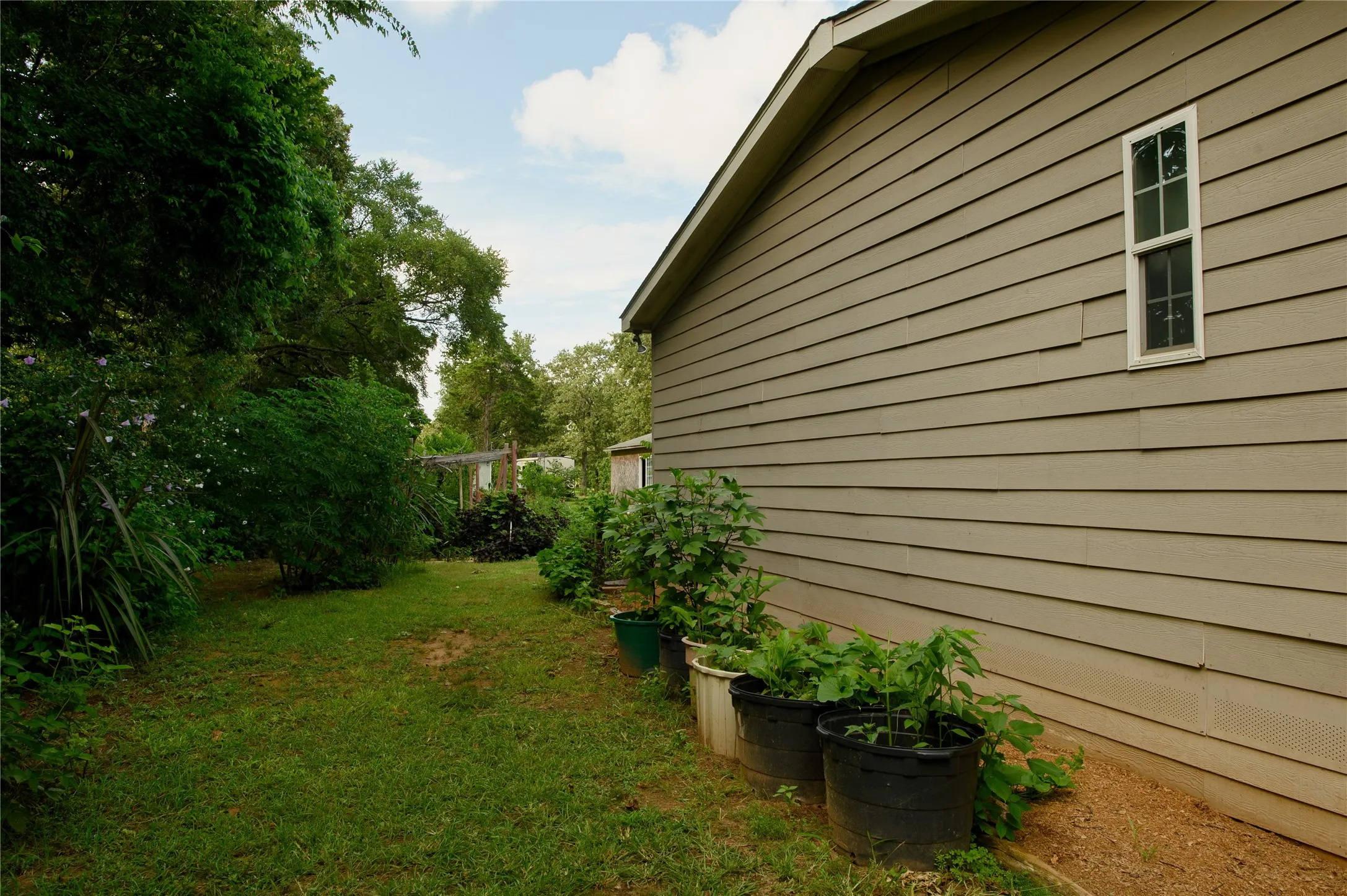 Manufactured Home For Sale in Grayson County , 1468 Cedar Mills Road, Gordonville, Texas 76245, 3 Bedroom, 2 Bathroom, Garage spaces, 2,368 Sqft, built in 2004, Price $314,999, mls#21011483, Real Estate Agent in Gordonville, Homes For Sale in Grayson county, Homes For Sale in Gordonville, Realtor in Gordonville Texas, Real Estate Brokerage Independent Realty Texas, Luminita Cordes Realtor