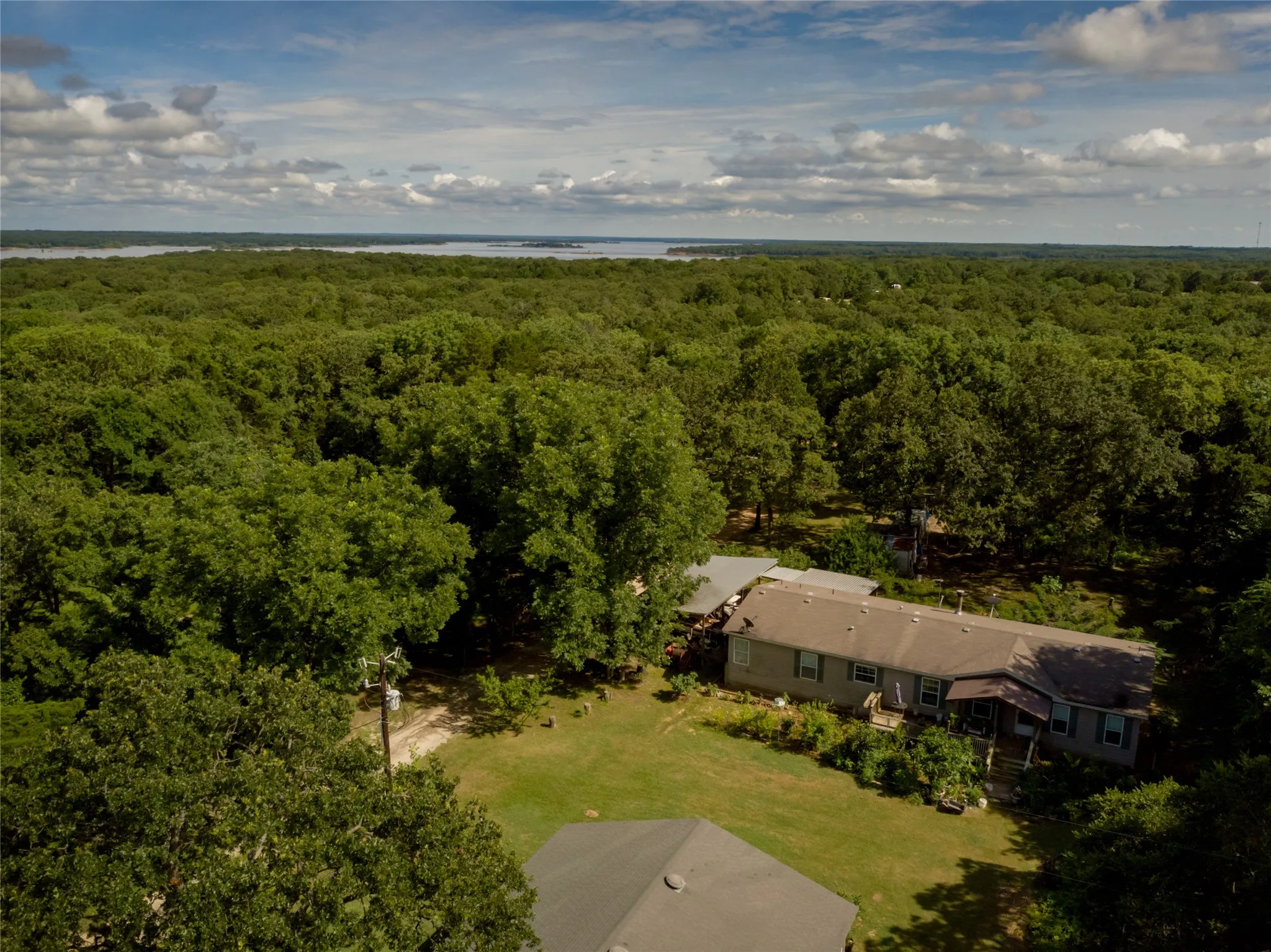 Manufactured Home For Sale in Grayson County , 1468 Cedar Mills Road, Gordonville, Texas 76245, 3 Bedroom, 2 Bathroom, Garage spaces, 2,368 Sqft, built in 2004, Price $314,999, mls#21011483, Real Estate Agent in Gordonville, Homes For Sale in Grayson county, Homes For Sale in Gordonville, Realtor in Gordonville Texas, Real Estate Brokerage Independent Realty Texas, Luminita Cordes Realtor