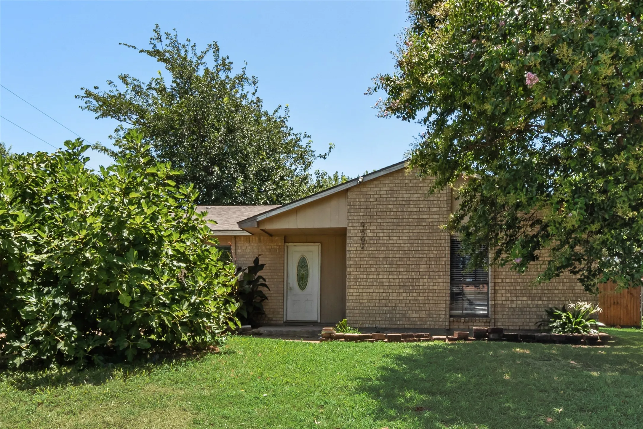 Single Family Residence For Sale in Dallas County , 9502 Zelkova Circle, Dallas, Texas 75249, 3 Bedrooms, 1 Bathroom, 1 Garage spaces, 1,371 Sqft, built in 1982, Preowned, Price $220,000, mls#21006365, Real Estate Agent in Dallas, Homes For Sale in Dallas county, Homes For Sale in Dallas, Realtor in Dallas Texas, Real Estate Brokerage Independent Realty Texas, Luminita Cordes Realtor