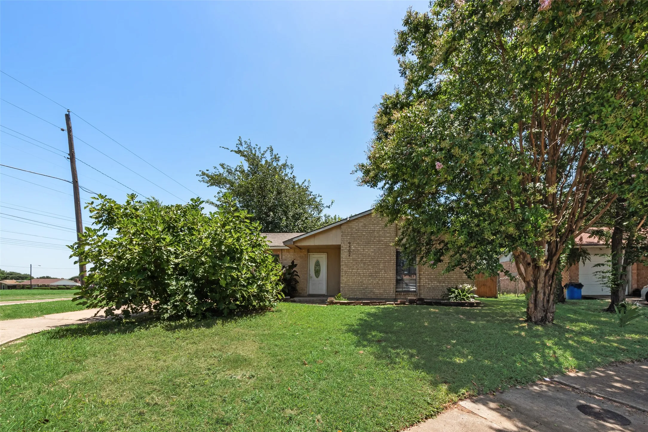 Single Family Residence For Sale in Dallas County , 9502 Zelkova Circle, Dallas, Texas 75249, 3 Bedrooms, 1 Bathroom, 1 Garage spaces, 1,371 Sqft, built in 1982, Preowned, Price $220,000, mls#21006365, Real Estate Agent in Dallas, Homes For Sale in Dallas county, Homes For Sale in Dallas, Realtor in Dallas Texas, Real Estate Brokerage Independent Realty Texas, Luminita Cordes Realtor