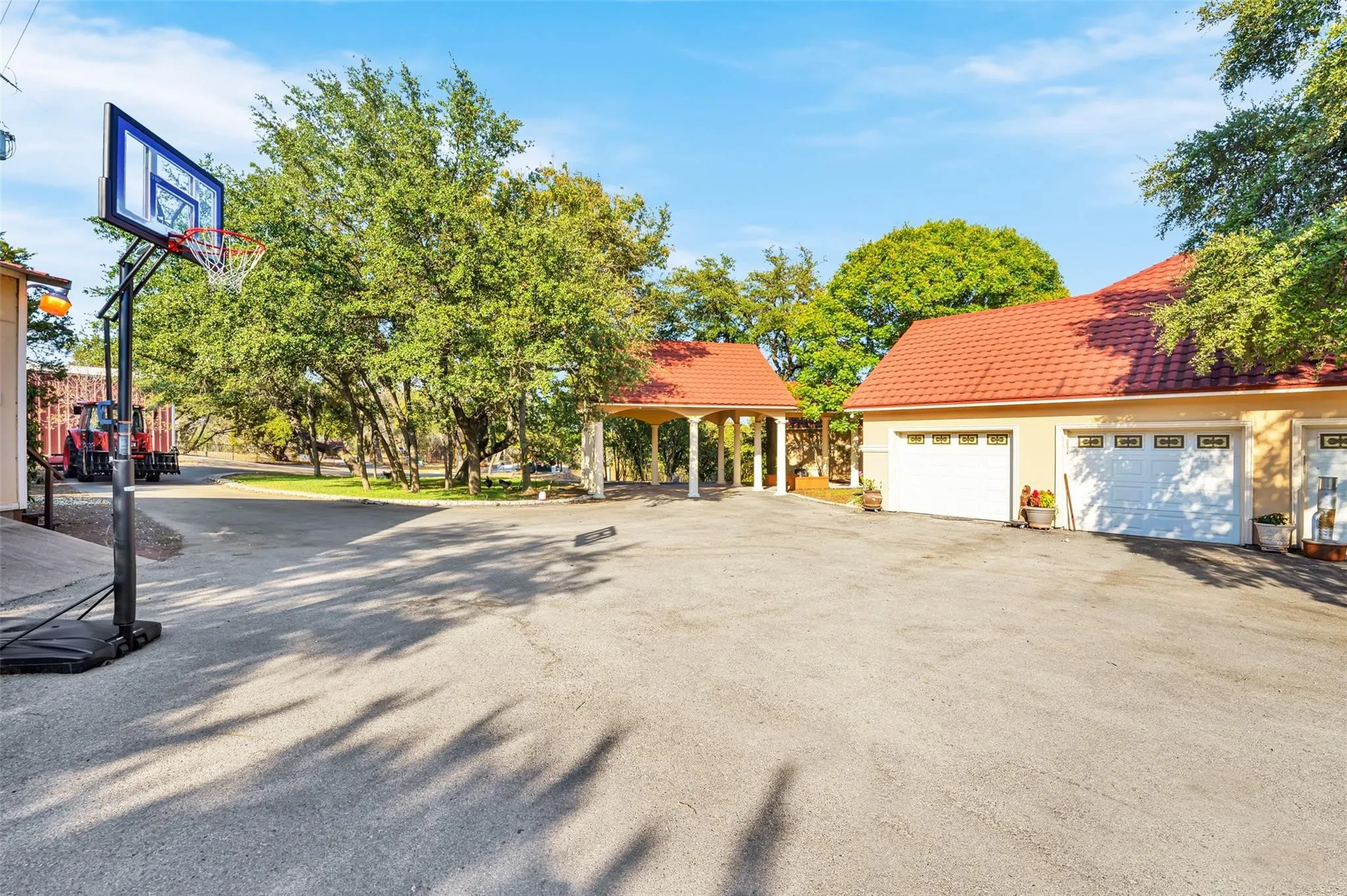 Farm For Sale in Hood County , 4270 Mambrino Highway, Granbury, Texas 76048, 7 Bedroom, 4 Bathroom, 4 Garage spaces, 6,105 Sqft, built in 2000, mls#21009582, Real Estate Agent in Granbury, Homes For Sale in Hood county, Homes For Sale in Granbury, Realtor in Granbury Texas, Real Estate Brokerage Independent Realty Texas, Luminita Cordes Realtor