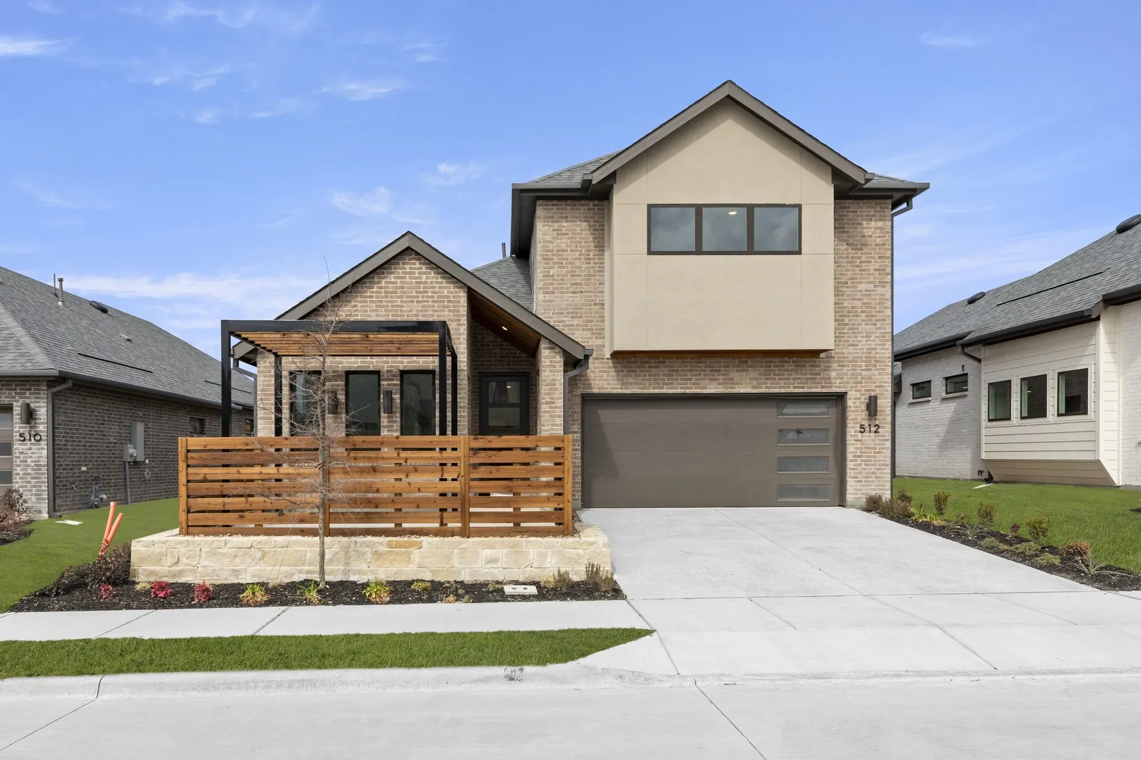 512 Sherwood_3502_Hackberry_Front