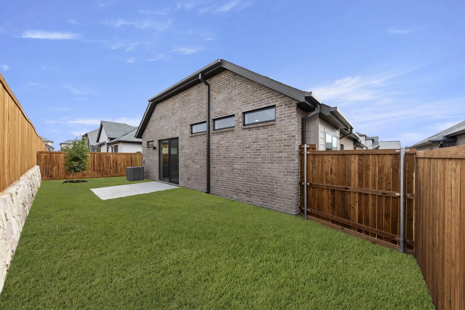 512 Sherwood_3502_Hackberry_Back