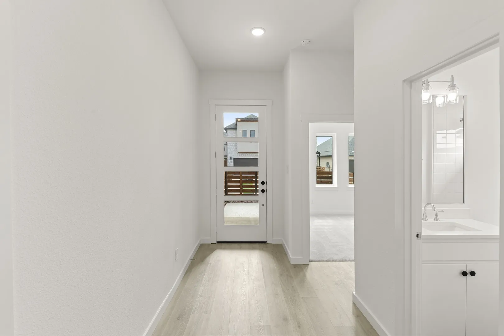512 Sherwood_3502_Hackberry_Entry