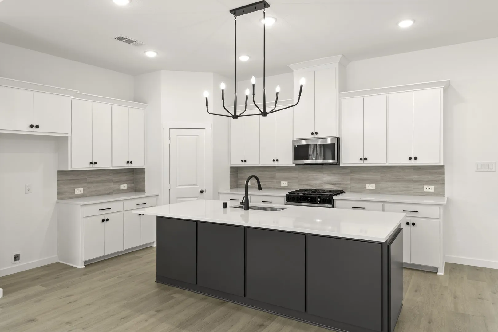 512 Sherwood_3502_Hackberry_Kitchen (2)