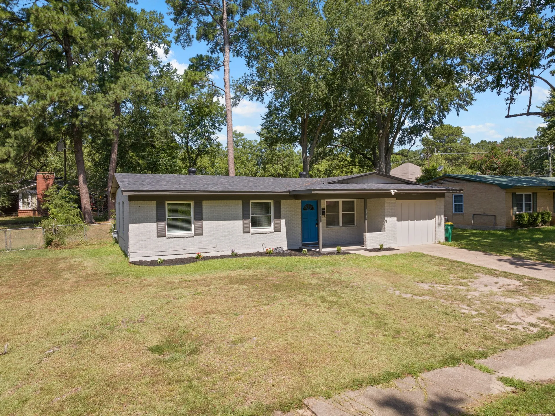 Single Family Residence For Sale in Bowie County , 3915 Sabine, Texarkana, Texas 75503, 4 Bedrooms, 2 Bathrooms, Garage spaces, 1,464 Sqft, built in 1970, Price $180,000, mls#21011944, Real Estate Agent in Texarkana, Homes For Sale in Bowie county, Homes For Sale in Texarkana, Realtor in Texarkana Texas, Real Estate Brokerage Independent Realty Texas, Luminita Cordes Realtor