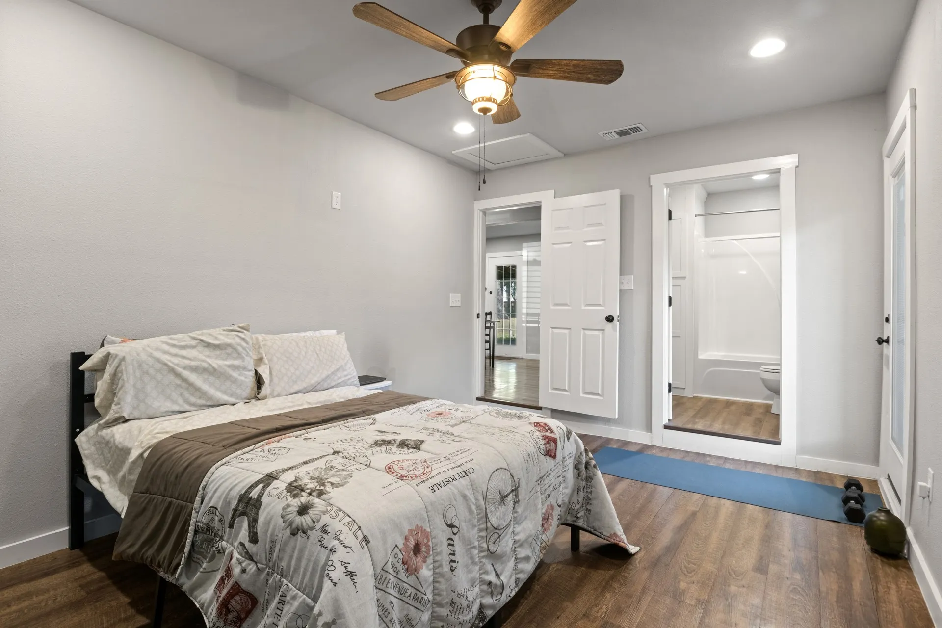 Single Family Residence For Sale in Bowie County , 3915 Sabine, Texarkana, Texas 75503, 4 Bedrooms, 2 Bathrooms, Garage spaces, 1,464 Sqft, built in 1970, Price $180,000, mls#21011944, Real Estate Agent in Texarkana, Homes For Sale in Bowie county, Homes For Sale in Texarkana, Realtor in Texarkana Texas, Real Estate Brokerage Independent Realty Texas, Luminita Cordes Realtor