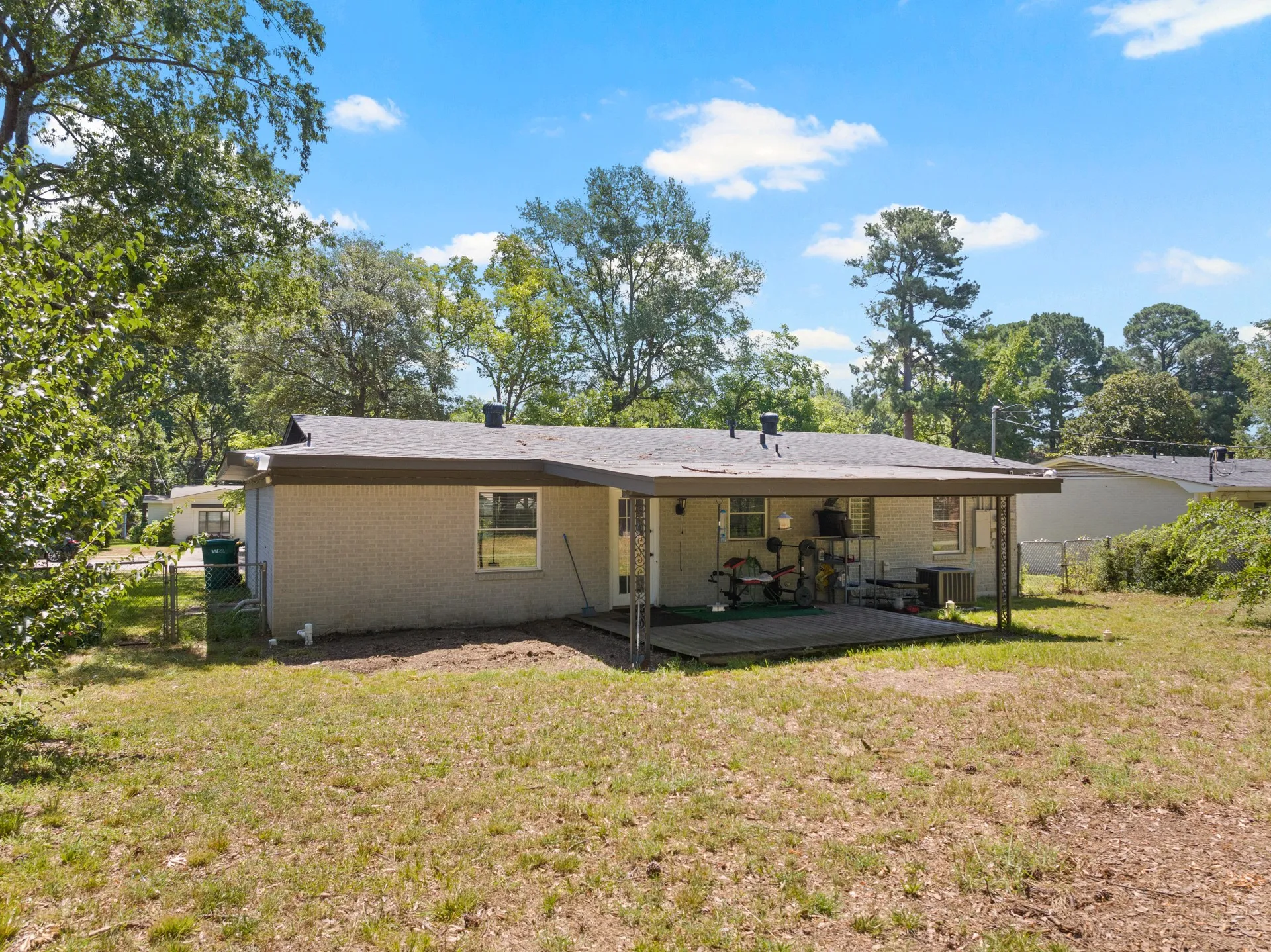 Single Family Residence For Sale in Bowie County , 3915 Sabine, Texarkana, Texas 75503, 4 Bedrooms, 2 Bathrooms, Garage spaces, 1,464 Sqft, built in 1970, Price $180,000, mls#21011944, Real Estate Agent in Texarkana, Homes For Sale in Bowie county, Homes For Sale in Texarkana, Realtor in Texarkana Texas, Real Estate Brokerage Independent Realty Texas, Luminita Cordes Realtor