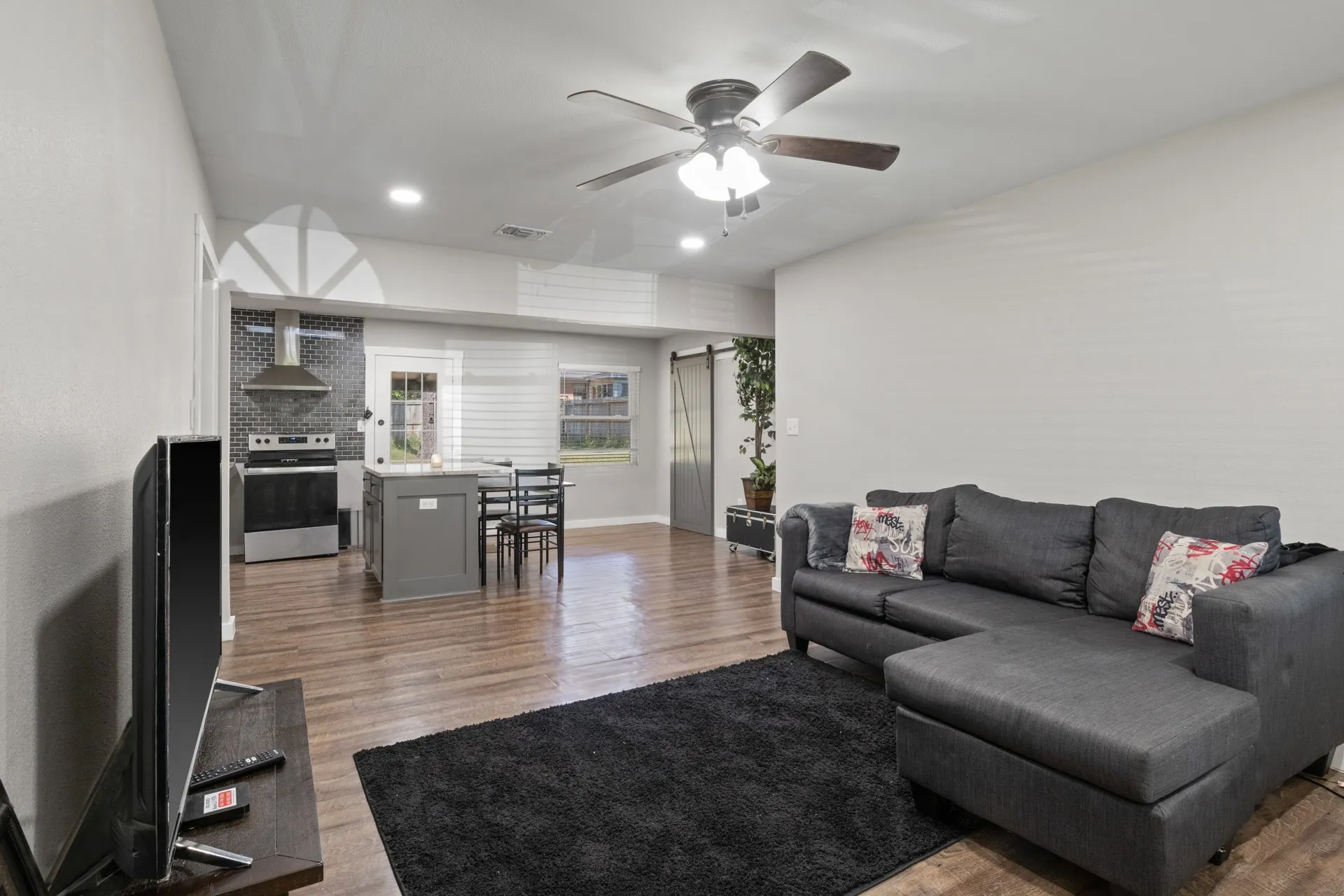 Single Family Residence For Sale in Bowie County , 3915 Sabine, Texarkana, Texas 75503, 4 Bedrooms, 2 Bathrooms, Garage spaces, 1,464 Sqft, built in 1970, Price $180,000, mls#21011944, Real Estate Agent in Texarkana, Homes For Sale in Bowie county, Homes For Sale in Texarkana, Realtor in Texarkana Texas, Real Estate Brokerage Independent Realty Texas, Luminita Cordes Realtor