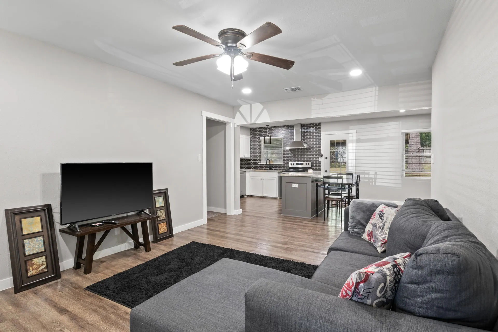 Single Family Residence For Sale in Bowie County , 3915 Sabine, Texarkana, Texas 75503, 4 Bedrooms, 2 Bathrooms, Garage spaces, 1,464 Sqft, built in 1970, Price $180,000, mls#21011944, Real Estate Agent in Texarkana, Homes For Sale in Bowie county, Homes For Sale in Texarkana, Realtor in Texarkana Texas, Real Estate Brokerage Independent Realty Texas, Luminita Cordes Realtor