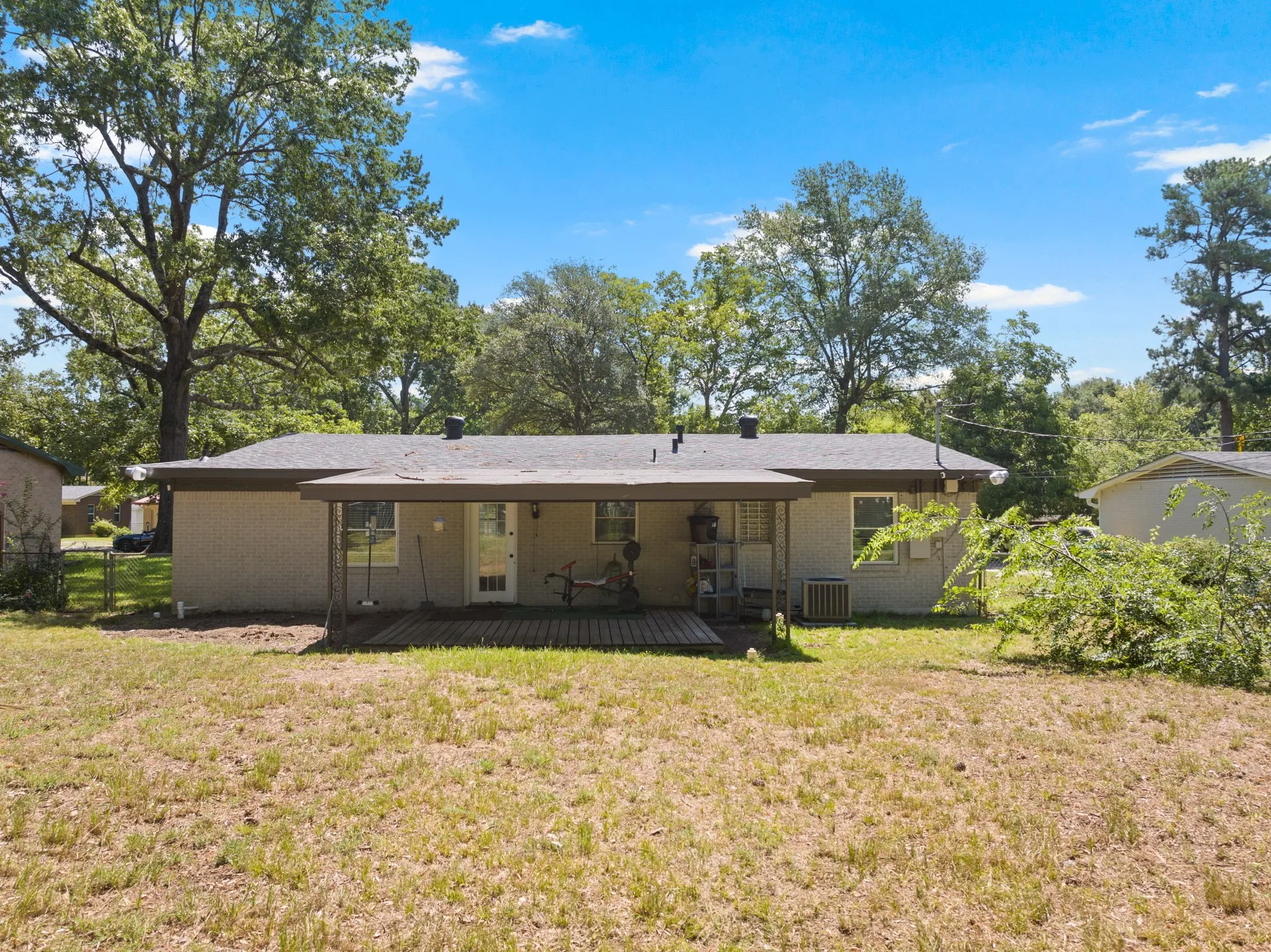 Single Family Residence For Sale in Bowie County , 3915 Sabine, Texarkana, Texas 75503, 4 Bedrooms, 2 Bathrooms, Garage spaces, 1,464 Sqft, built in 1970, Price $180,000, mls#21011944, Real Estate Agent in Texarkana, Homes For Sale in Bowie county, Homes For Sale in Texarkana, Realtor in Texarkana Texas, Real Estate Brokerage Independent Realty Texas, Luminita Cordes Realtor