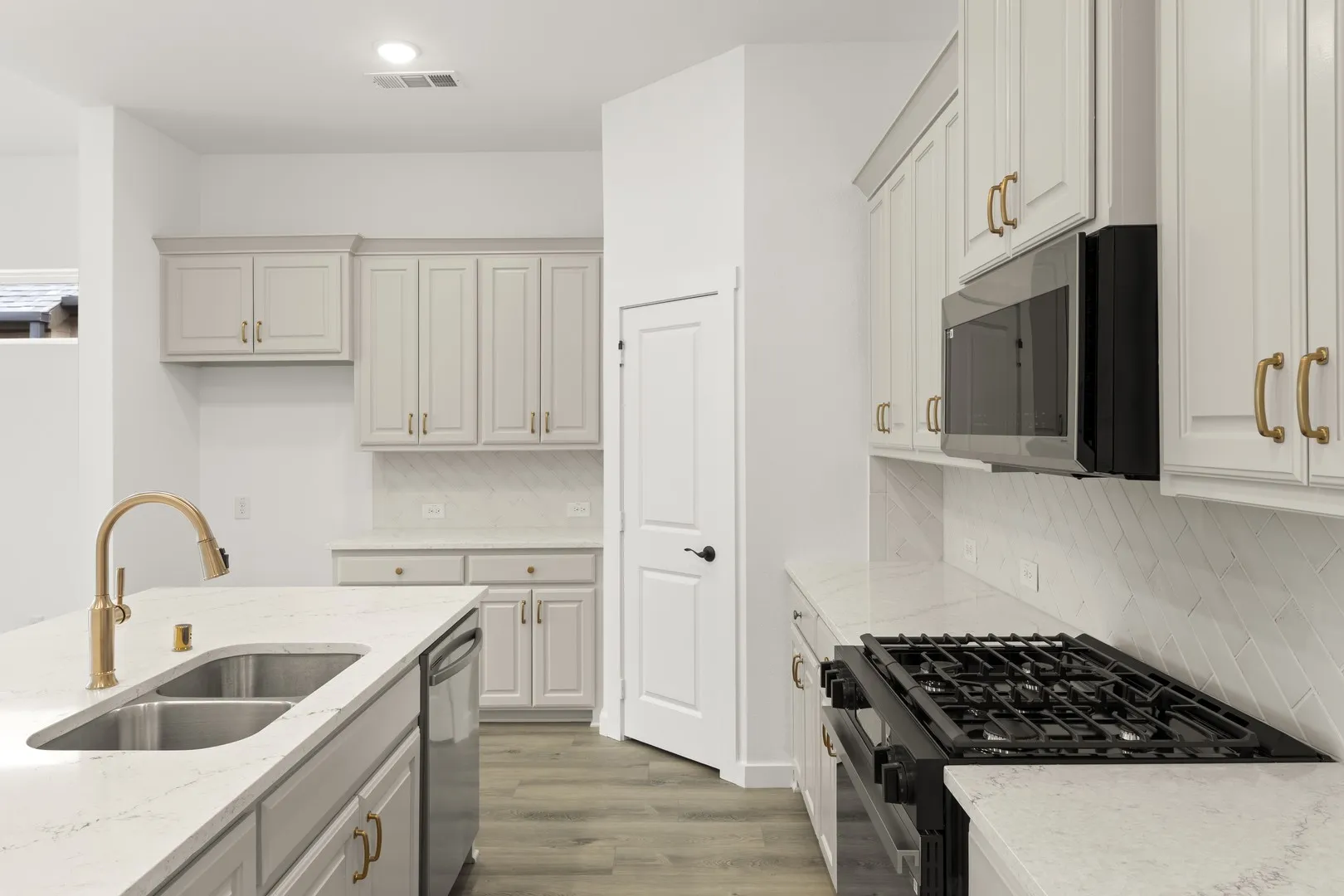 510 Sherwood_3501_Sequoia_Kitchen (3)
