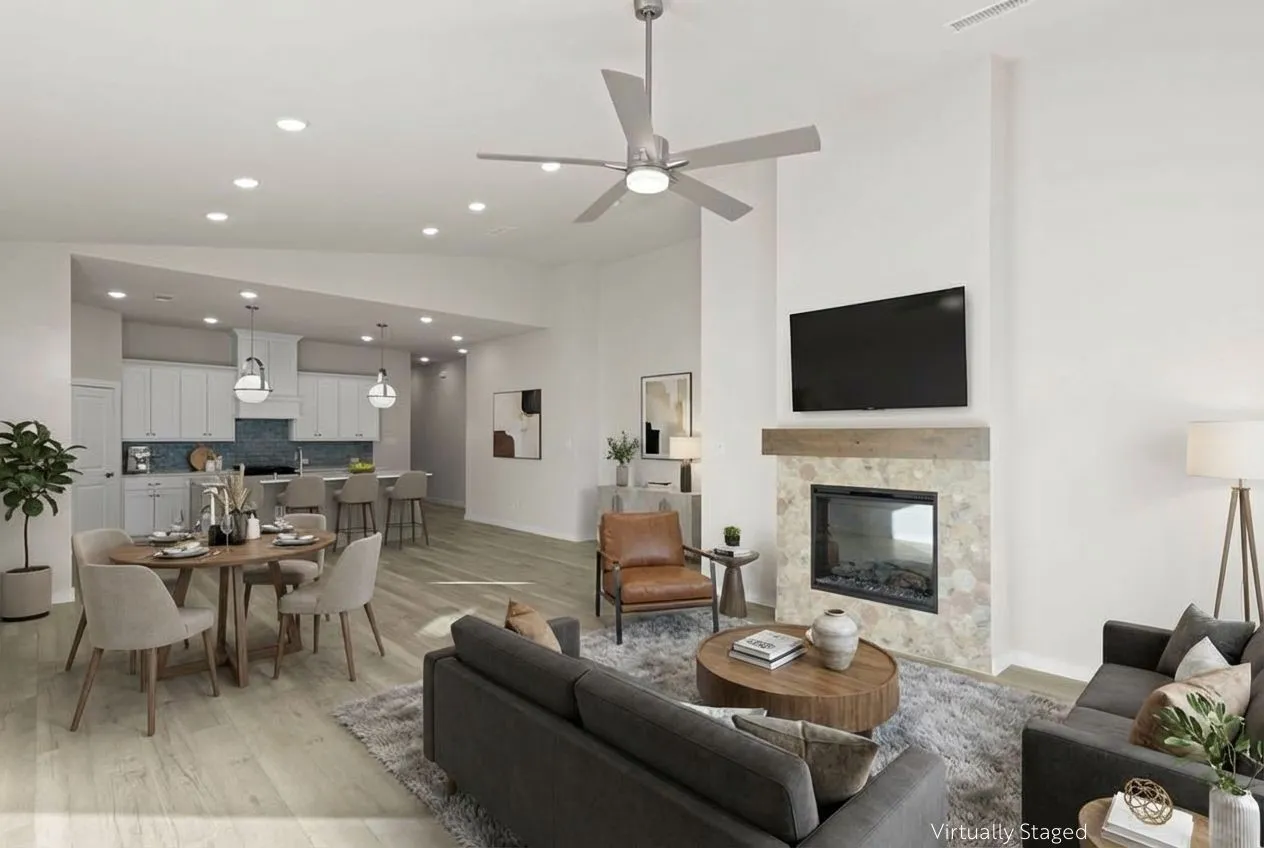 1707 Morningside livimg area Hackberry (6)