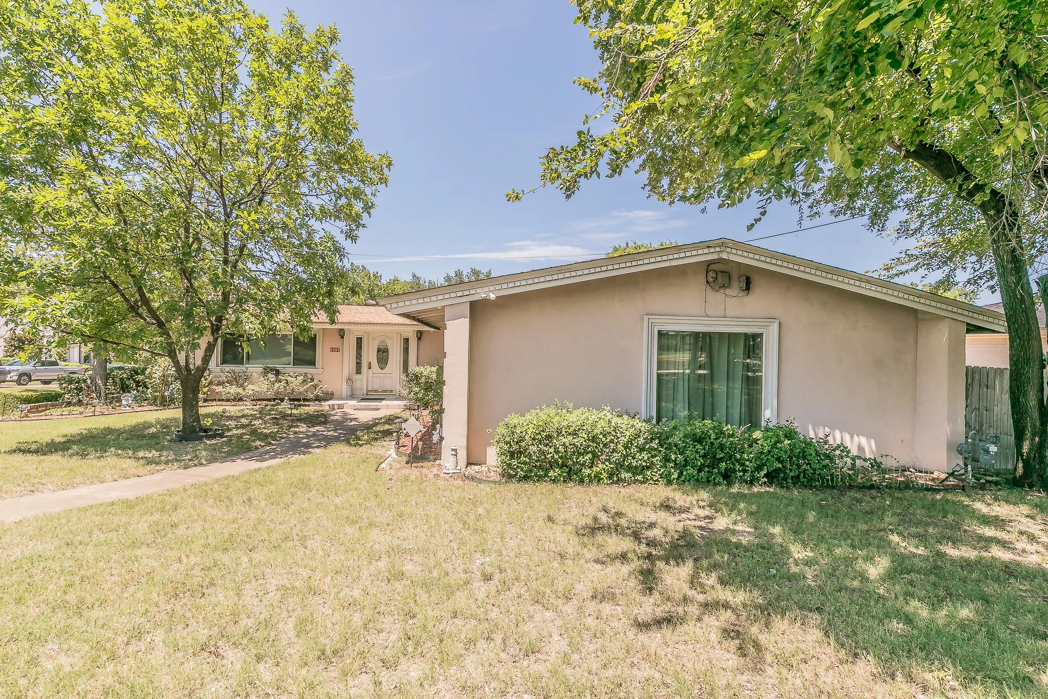 Single story home featuring stucco siding and a front yard