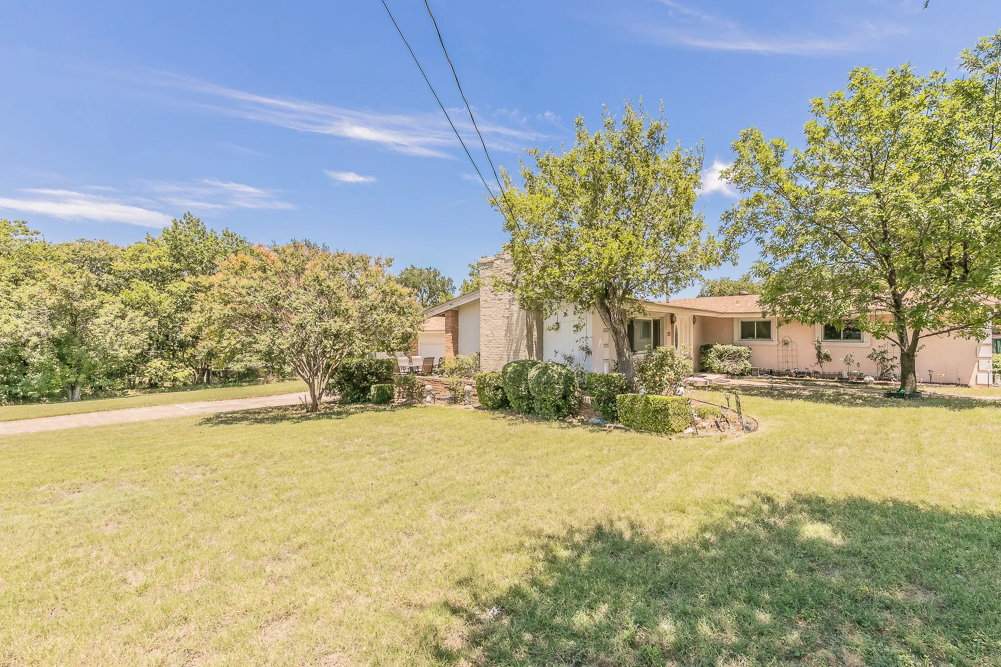 Single Family Residence For Sale in Dallas County , 6207 Lyndon B Johnson Freeway, Dallas, Texas 75240, 3 Bedrooms, 2 Bathrooms, 2 Garage spaces, 2,151 Sqft, built in 1955, Price $525,000, mls#21010264, Real Estate Agent in Dallas, Homes For Sale in Dallas county, Homes For Sale in Dallas, Realtor in Dallas Texas, Real Estate Brokerage Independent Realty Texas, Luminita Cordes Realtor