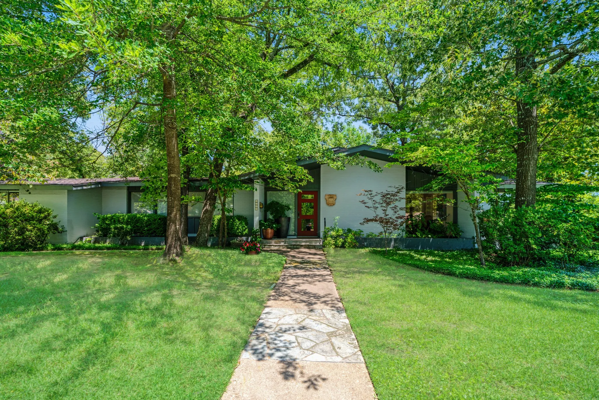 Single Family Residence For Sale in Lamar County , 3160 Allen, Paris, Texas 75460, 4 Bedroom, 4 Bathroom, 2 Garage spaces, 3,059 Sqft, built in 1965, mls#21012019, Real Estate Agent in Paris, Homes For Sale in Lamar county, Homes For Sale in Paris, Realtor in Paris Texas, Real Estate Brokerage Independent Realty Texas, Luminita Cordes Realtor