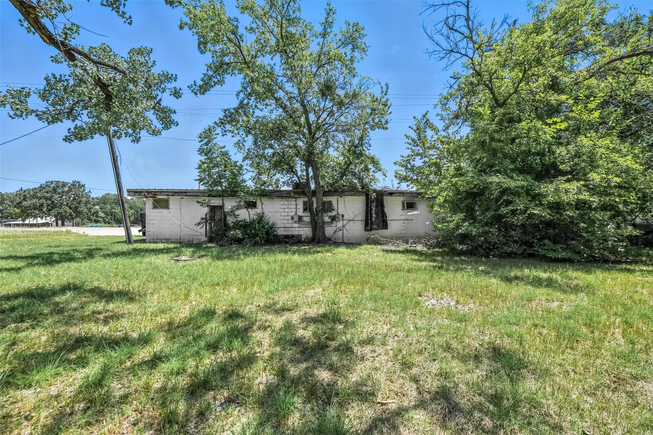 Retail For Sale in Wise County , 2003 Tx-101, Bridgeport, Texas 76431, 0, 0, Garage spaces, 0 Sqft, built in 1975, Preowned, Price $289,999, mls#21011711, Real Estate Agent in Bridgeport, Homes For Sale in Wise county, Homes For Sale in Bridgeport, Realtor in Bridgeport Texas, Real Estate Brokerage Independent Realty Texas, Luminita Cordes Realtor