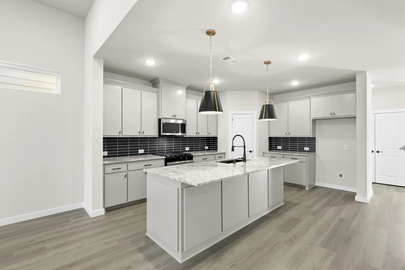 08. 1705 Morningside - Kitchen (2)