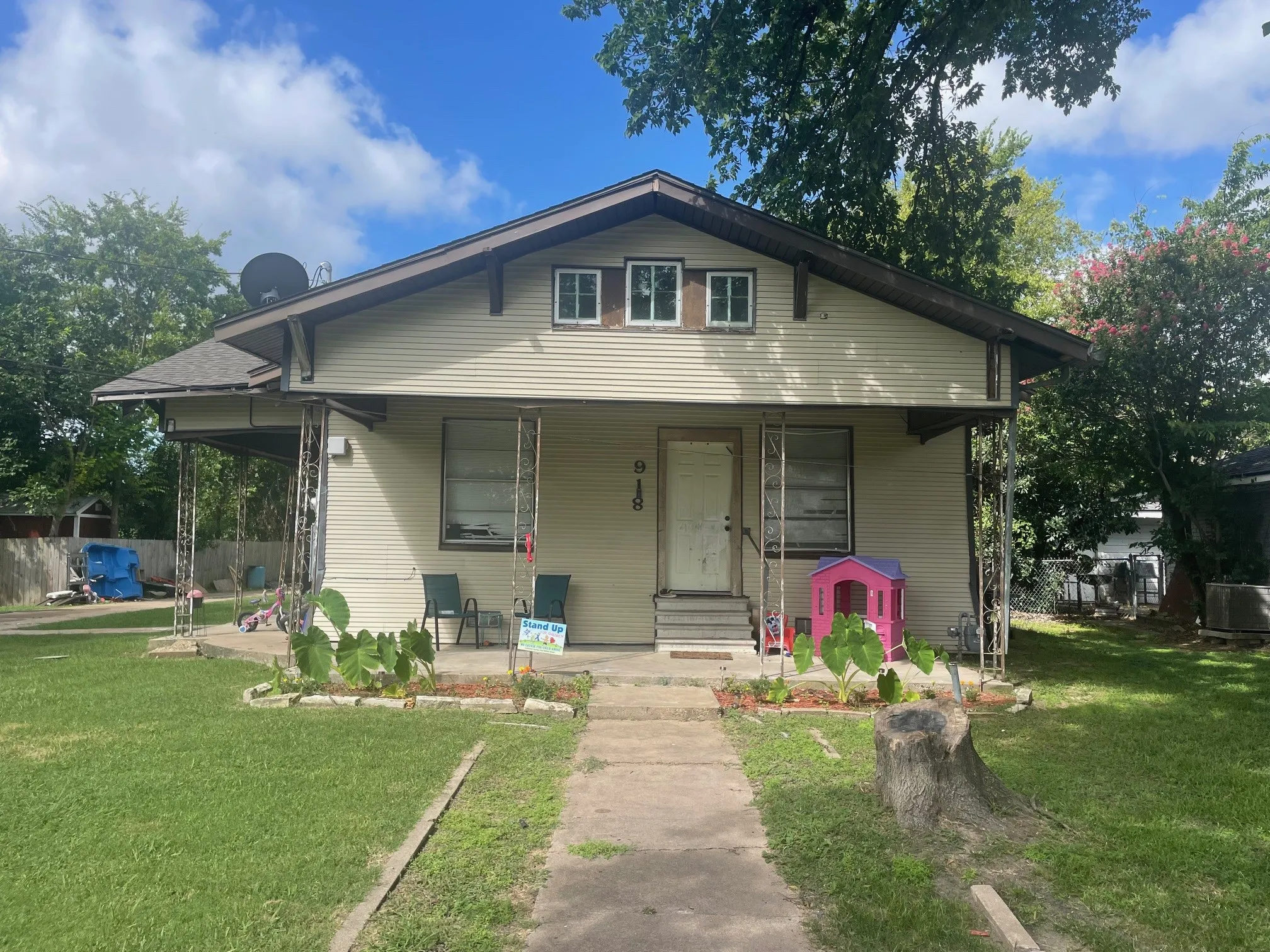 Single Family Residence For Sale in Limestone County , 918 W Angeline Street, Groesbeck, Texas 76642, 3 Bedrooms, 2 Bathrooms, Garage spaces, 1,782 Sqft, built in 1935, Price $79,000, mls#21013298, Real Estate Agent in Groesbeck, Homes For Sale in Limestone county, Homes For Sale in Groesbeck, Realtor in Groesbeck Texas, Real Estate Brokerage Independent Realty Texas, Luminita Cordes Realtor