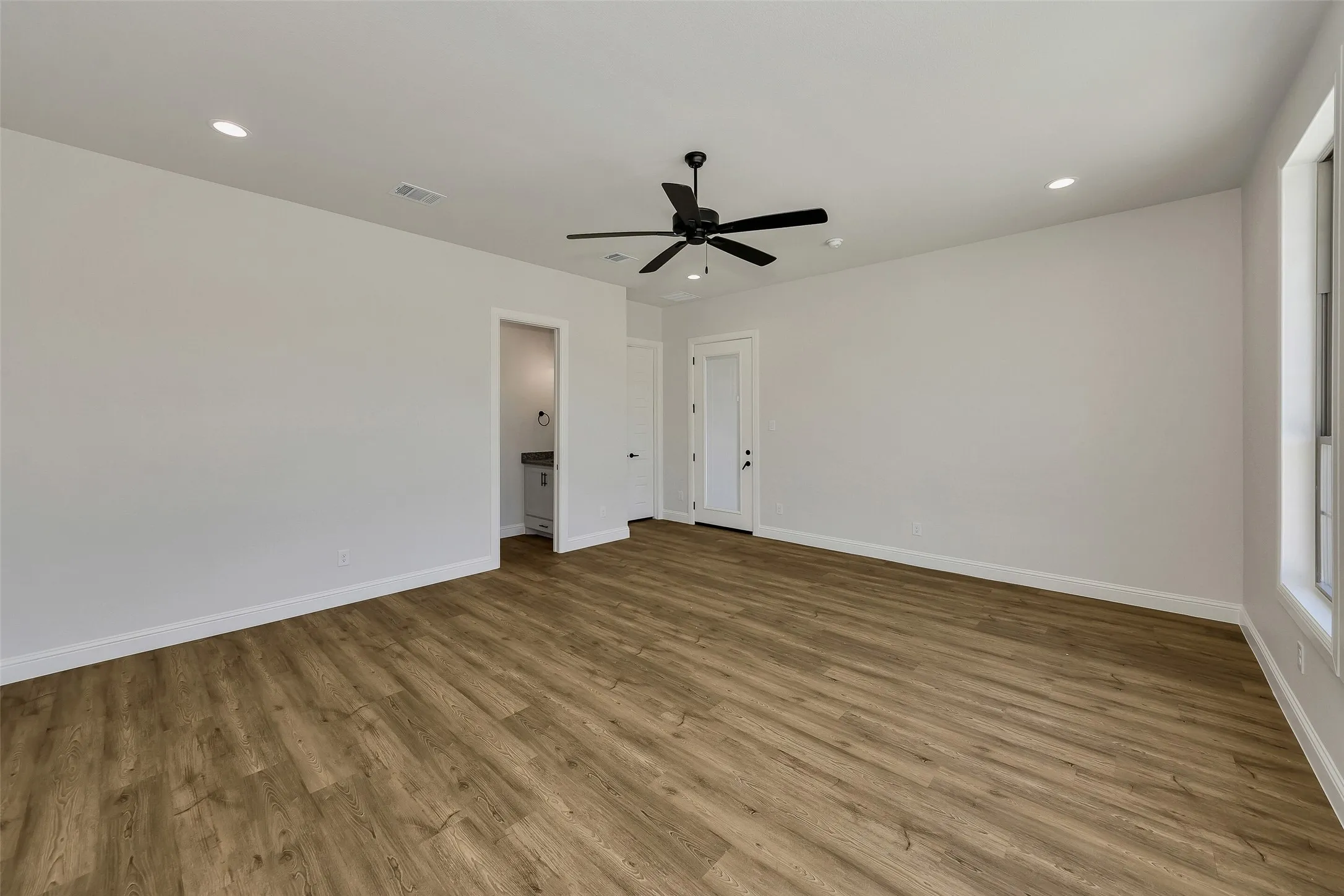 Single Family Residence For Sale in Parker County , 150 Top Flight Drive, Weatherford, Texas 76087, 4 Bedroom, 3 Bathroom, 3 Garage spaces, 3,000 Sqft, built in 2025, New Construction - Complete, mls#21012840, Real Estate Agent in Weatherford, Homes For Sale in Parker county, Homes For Sale in Weatherford, Realtor in Weatherford Texas, Real Estate Brokerage Independent Realty Texas, Luminita Cordes Realtor