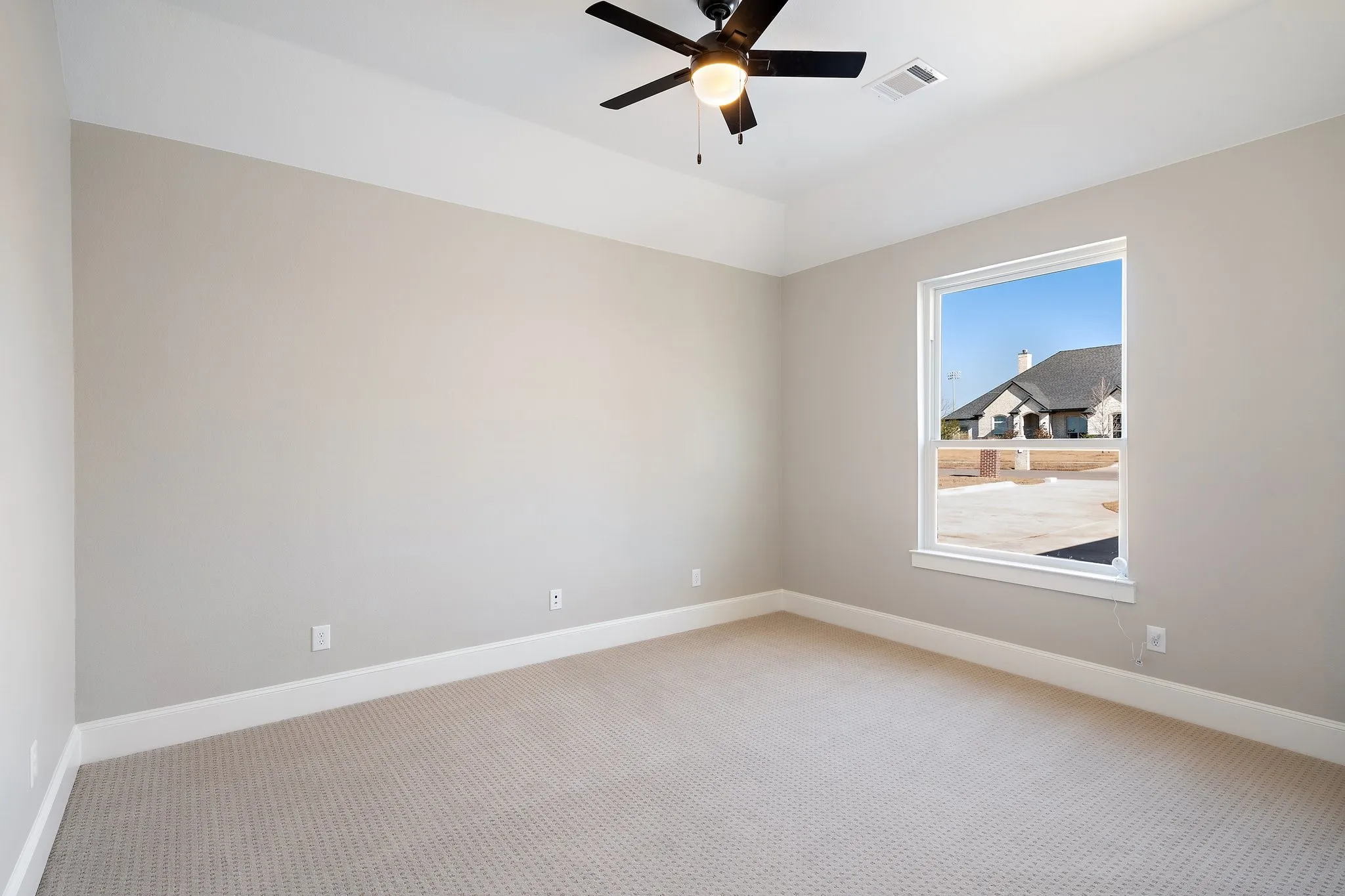 Single Family Residence For Sale in Dallas County , 1607 Pebble Beach Lane, Cedar Hill, Texas 75104, 4 Bedroom, 6 Bathroom, 3 Garage spaces, 4,532 Sqft, built in 2022, mls#21014091, Real Estate Agent in Cedar Hill, Homes For Sale in Dallas county, Homes For Sale in Cedar Hill, Realtor in Cedar Hill Texas, Real Estate Brokerage Independent Realty Texas, Luminita Cordes Realtor